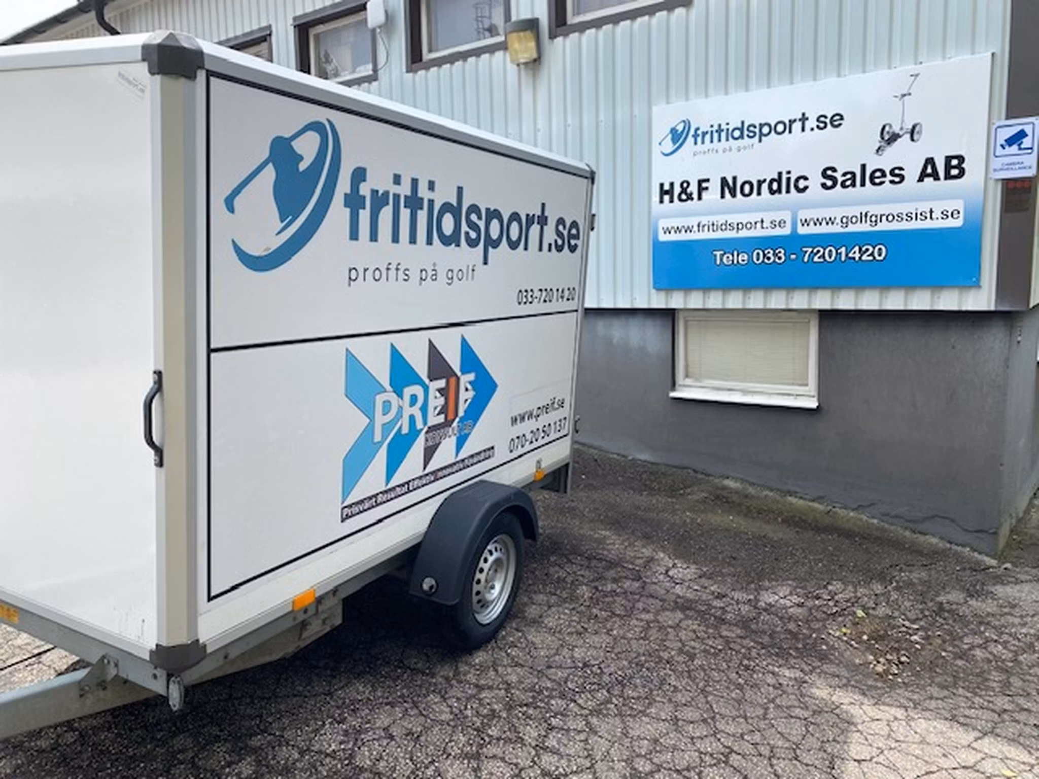 Täckt släpvagn att hyra eller låna vid köp av vagn