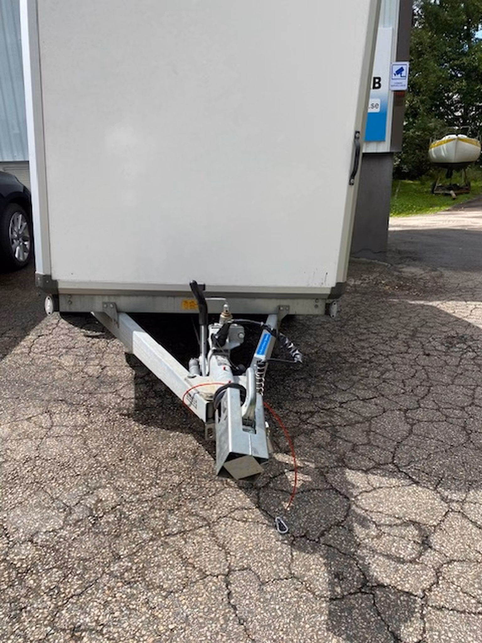 Täckt släpvagn att hyra eller låna vid köp av vagn