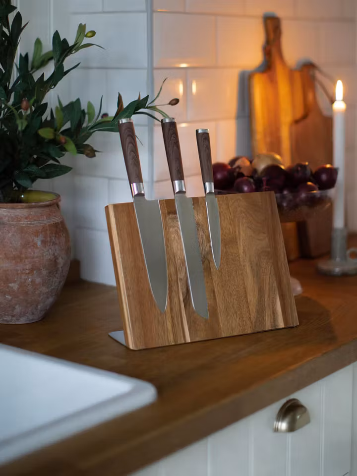 Hugo XL Knivställ akacia magnet 30*22,5 *3 cm