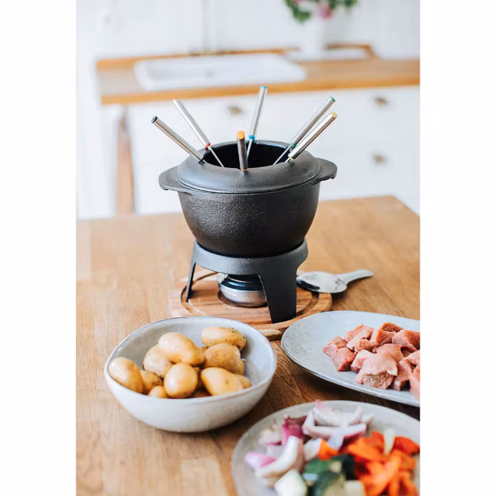 Fonda Fondue gjutjärn akacia träplatta 21*18,4*9,8 cm