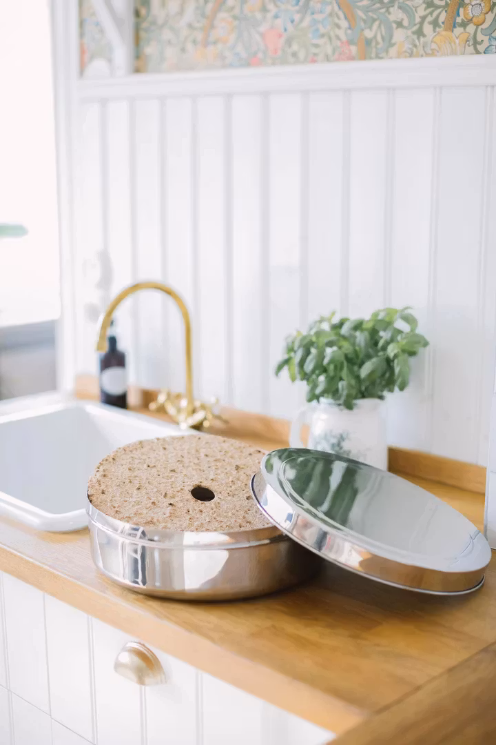 Brea Brödskrin rostfritt runt diameter 30 cm höjd 10,5 cm