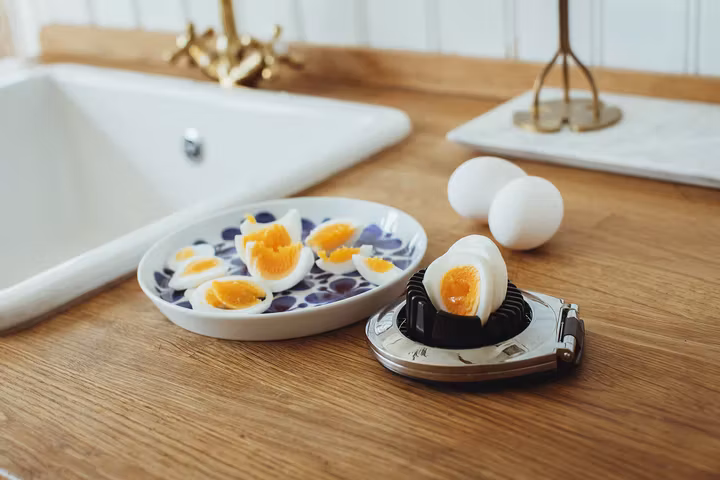 Emelie Äggdelare 2 i 1 skivor och båtar zinklegering 11,5*9,5 cm