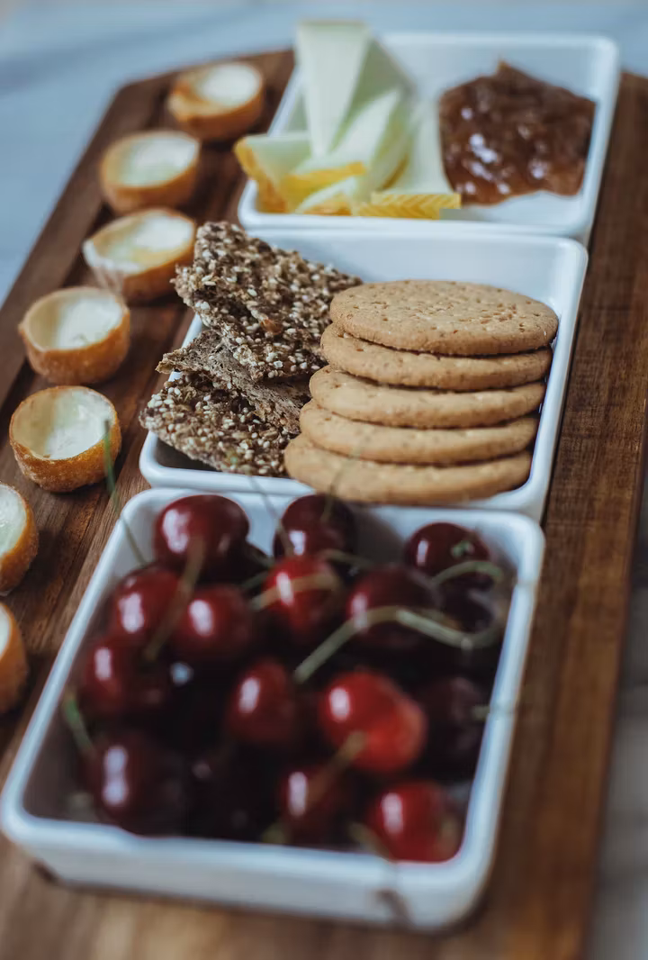 Selina Serveringsbricka FSC akacia 45*23*2. 3 skålar 12*12*3 cm