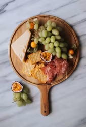 Ulli Uppläggningsbräda skärbräda Akacia rund 38*25,5*1,5 cm