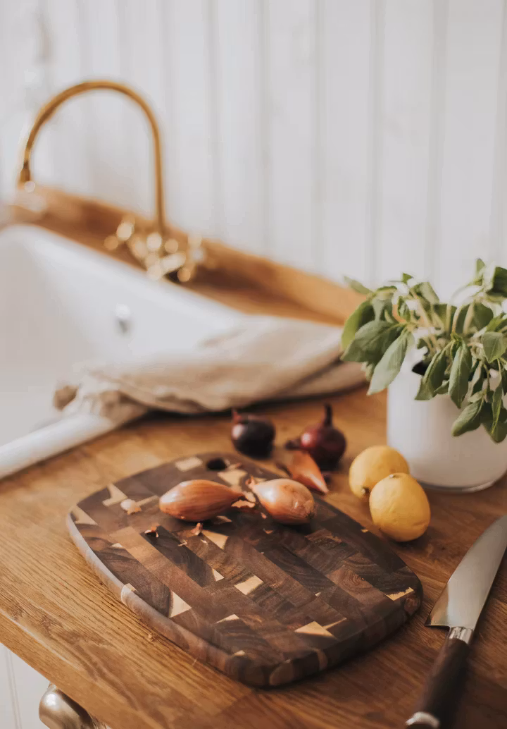 Sina Skärbräda oval akaciaträ 32*22*2 cm