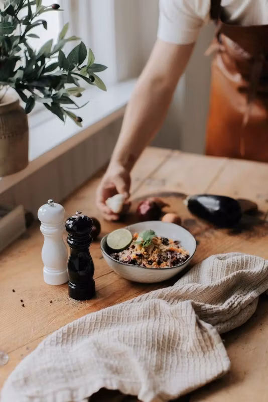 Karou Peppar/saltkvarn vit högblank gummiträd 15 cm