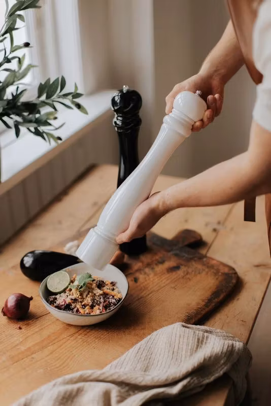 Karou Peppar/saltkvarn svart högblank gummiträd 40 cm