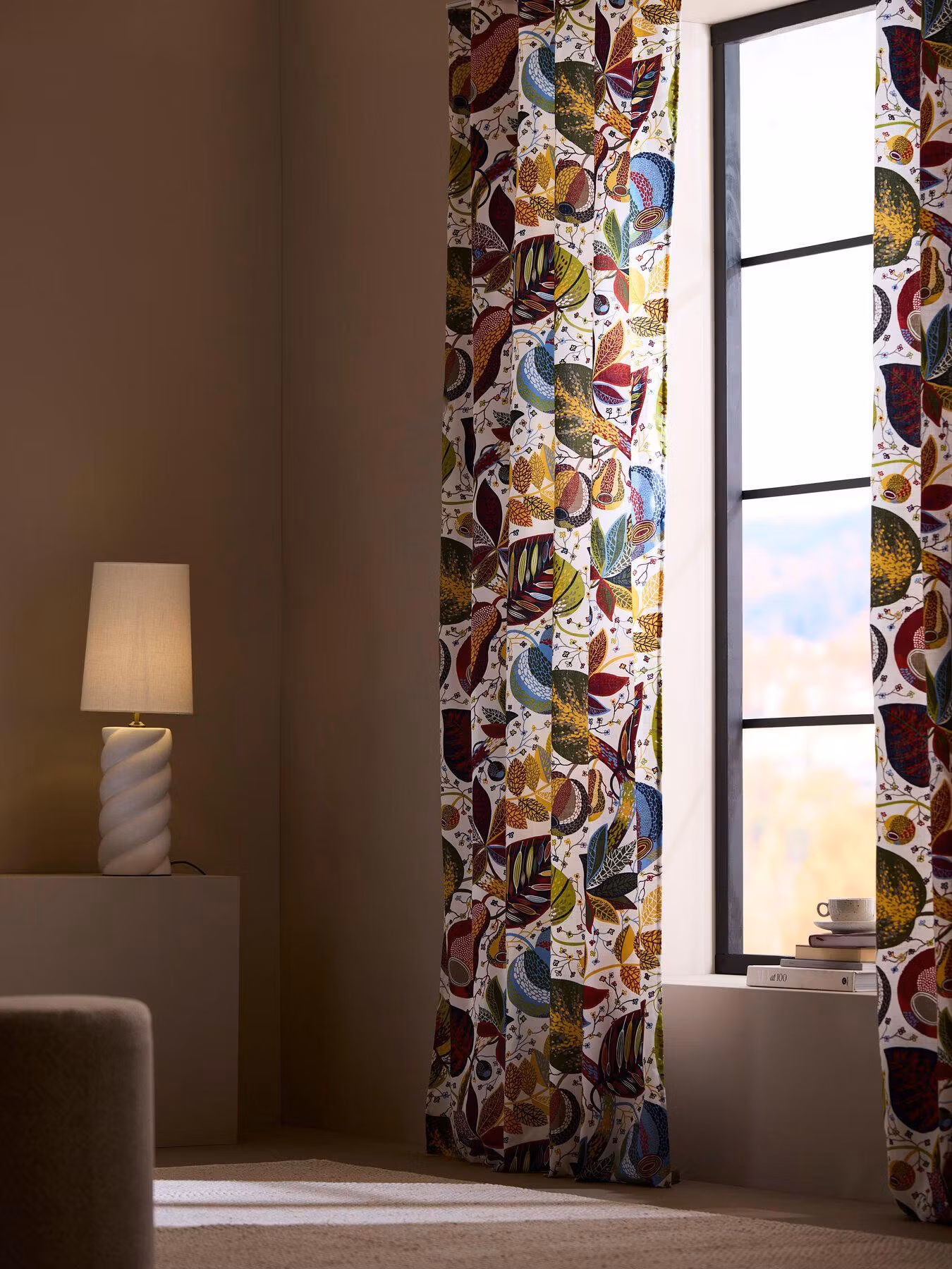 A&E Curtain 2P