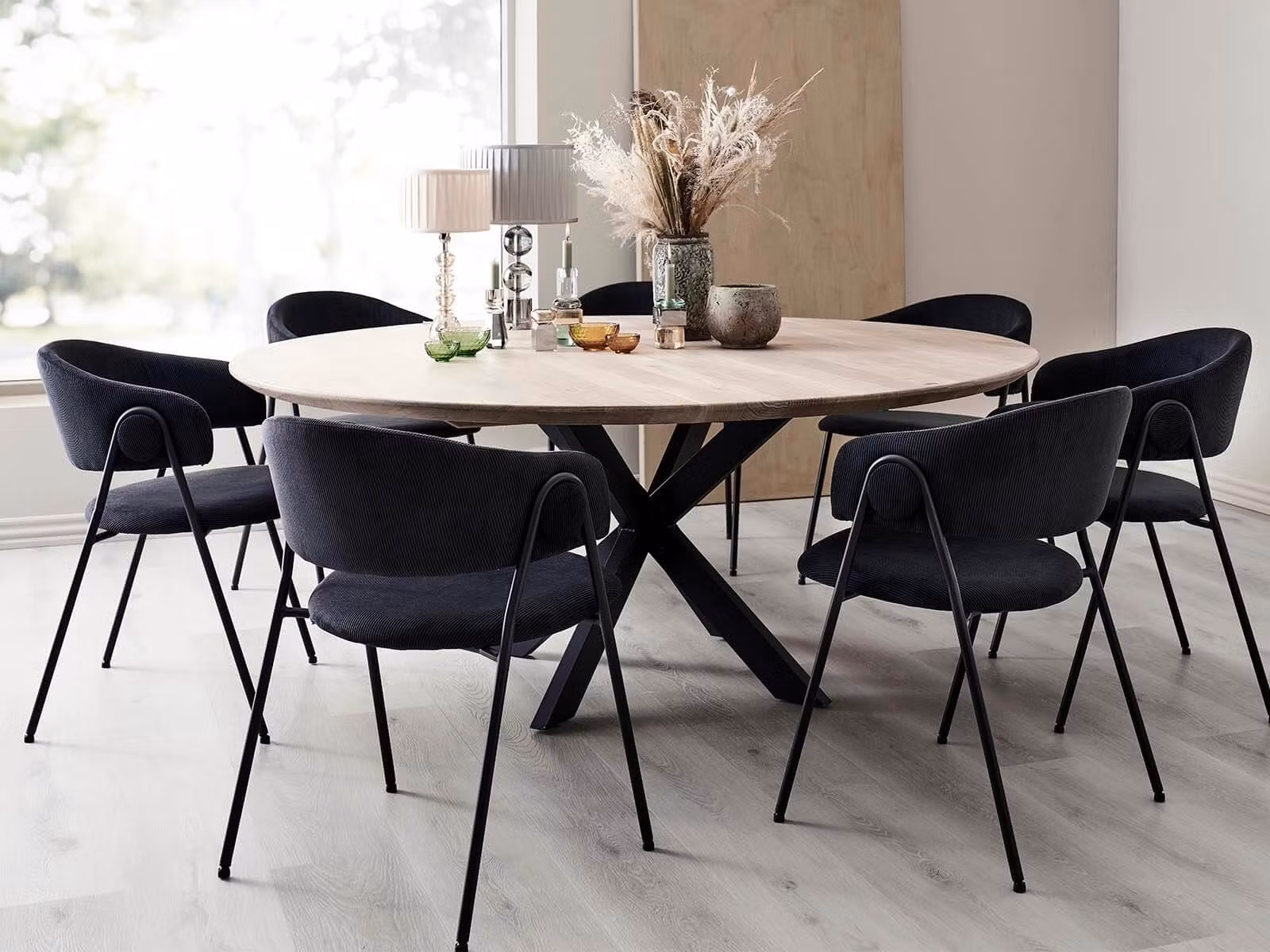 Matstol Lina, Svart
