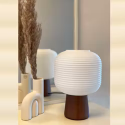 Bordslampa Aura brunbets / Vit