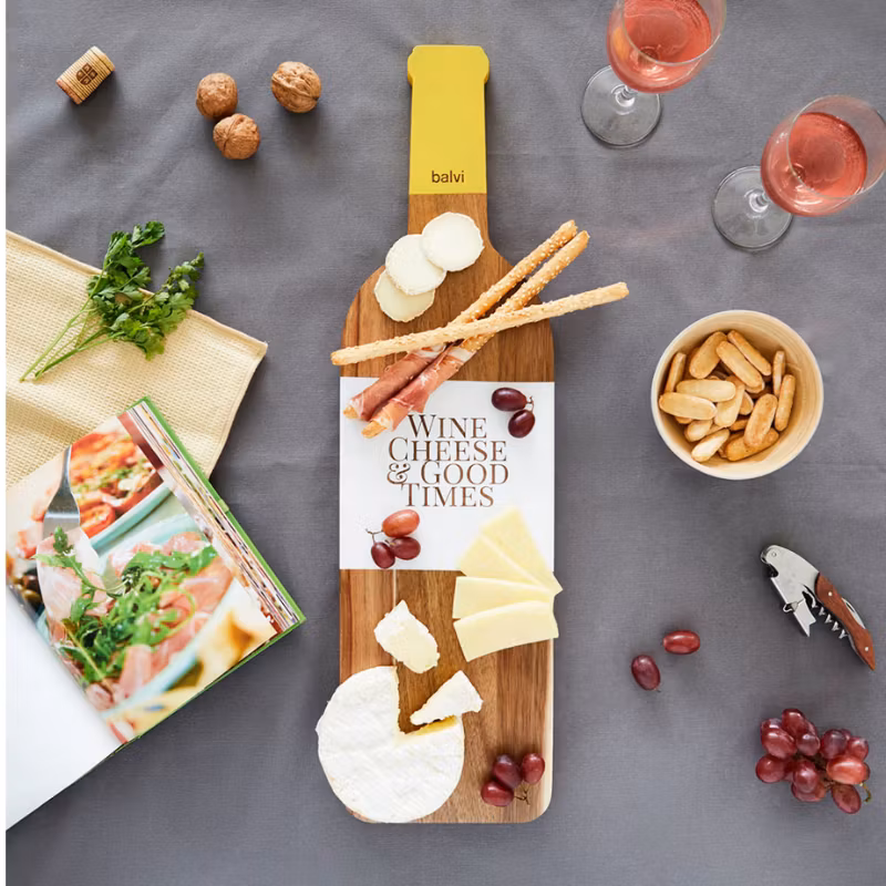 Ostbricka i trä Vinflaska