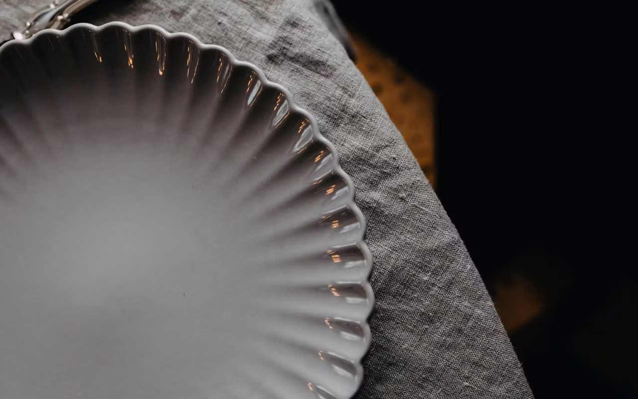 Tallrik Flora grå 25 cm