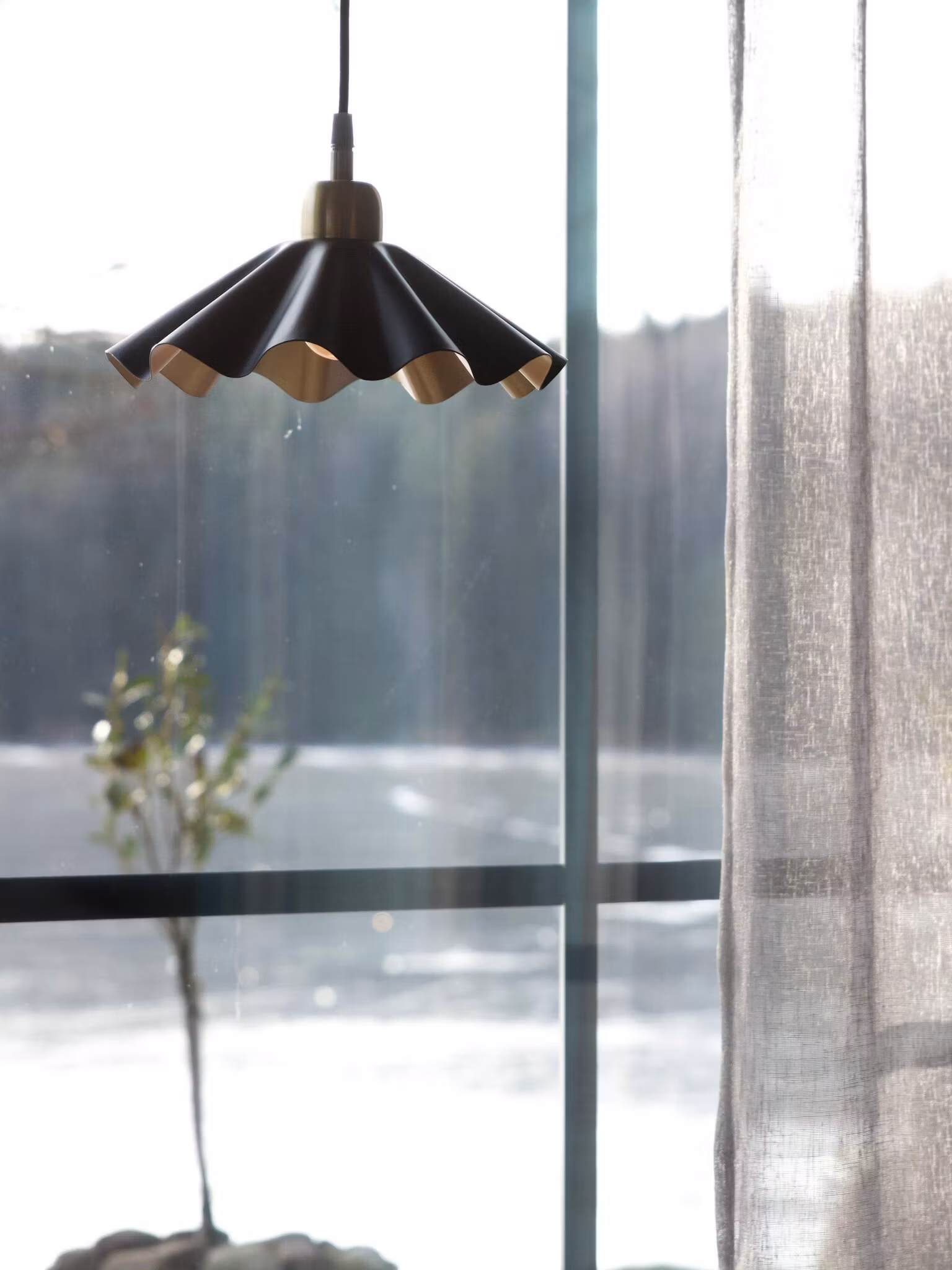 Aira fönsterlampa Svart/Mässing 25cm