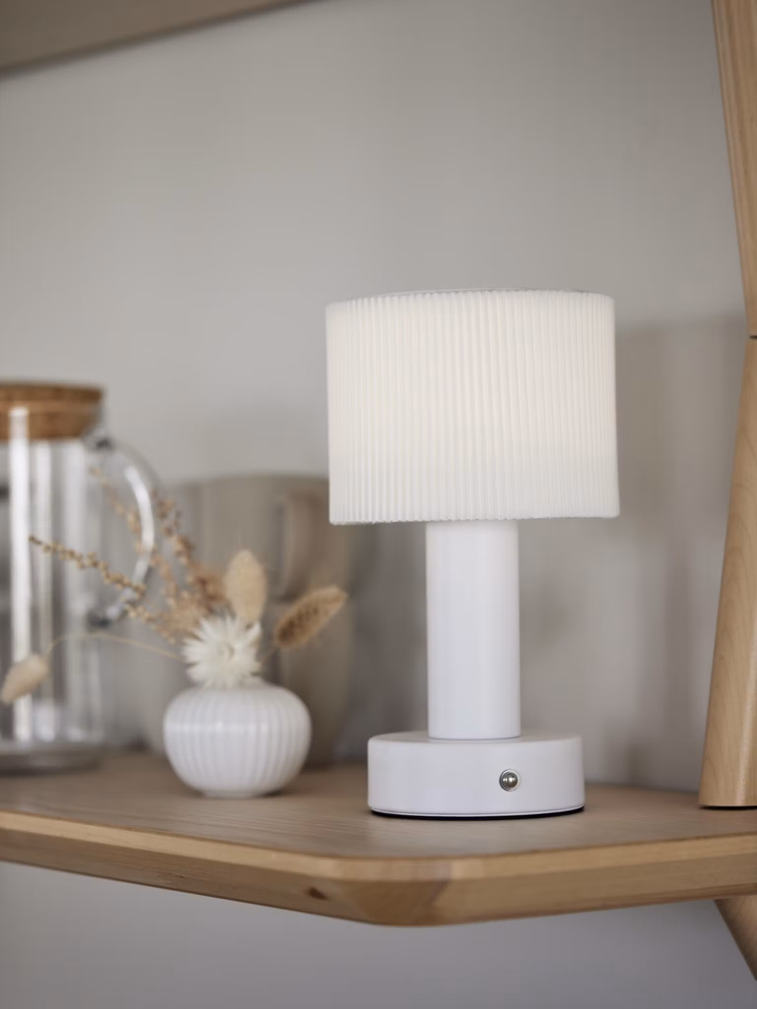 Tiara bordslampa Laddbar vit