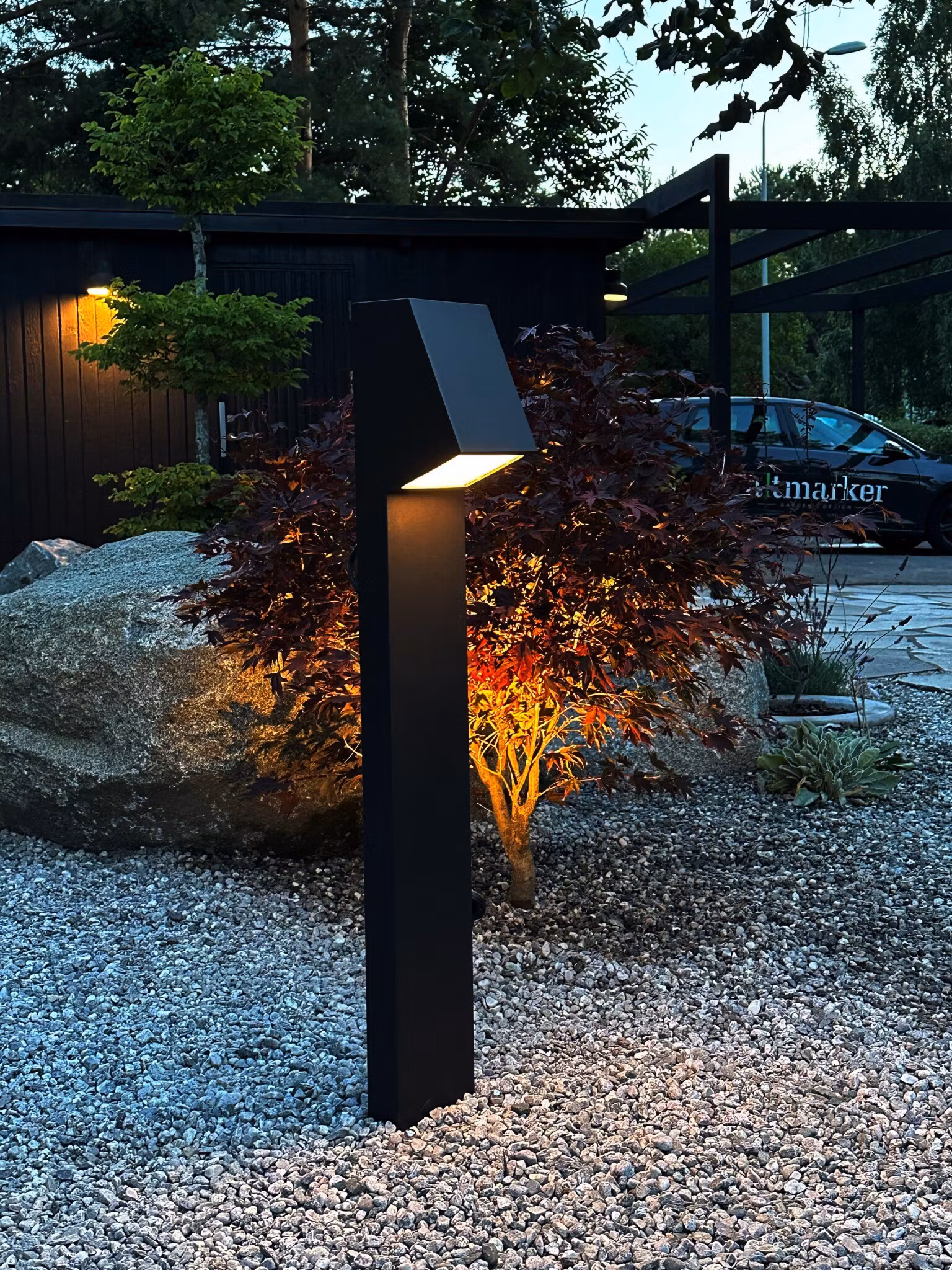 Luton stolpbelysning 230VIP44 svart 100cm