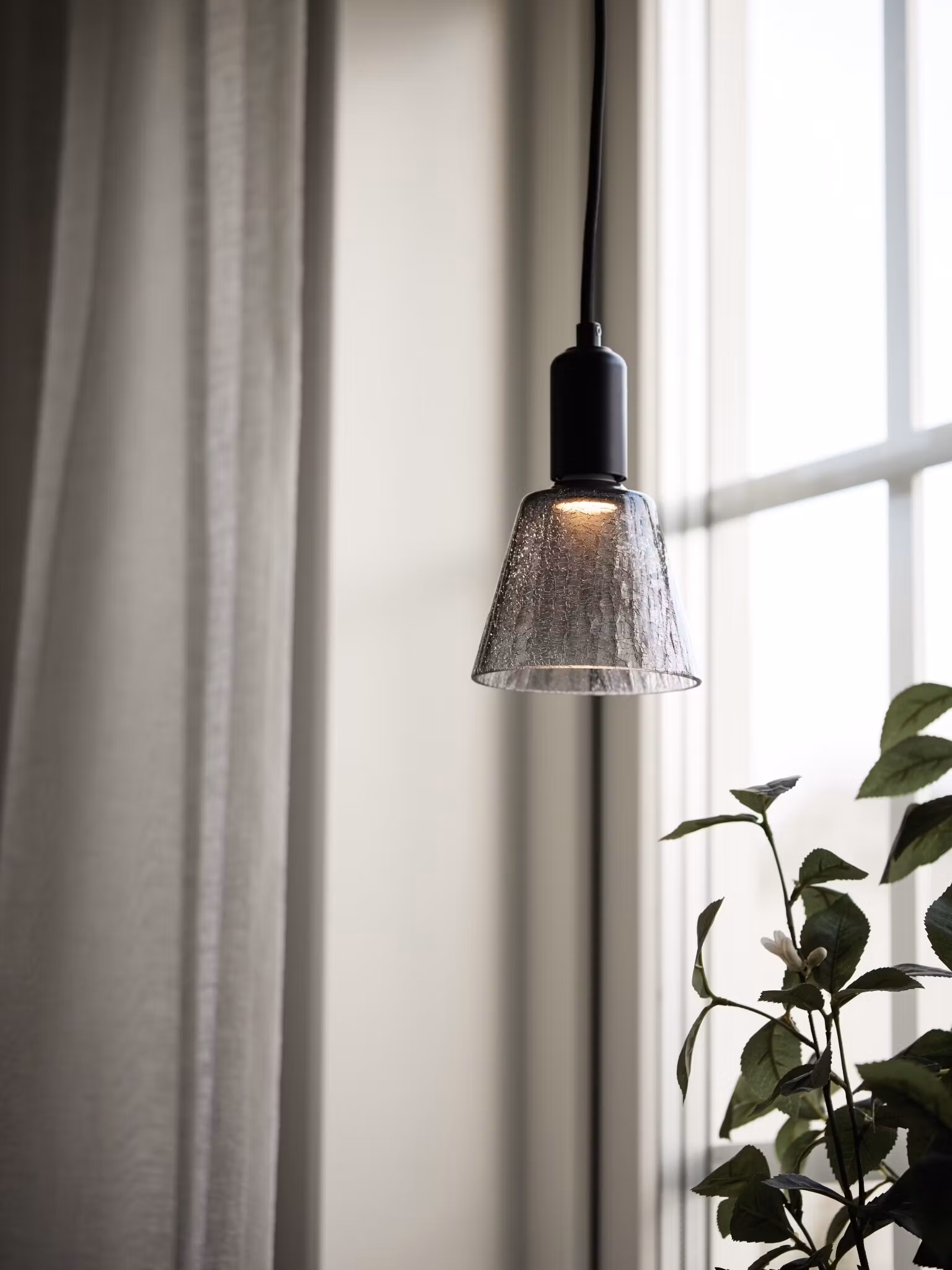 Tilda fönsterlampa E27, svart/smoky