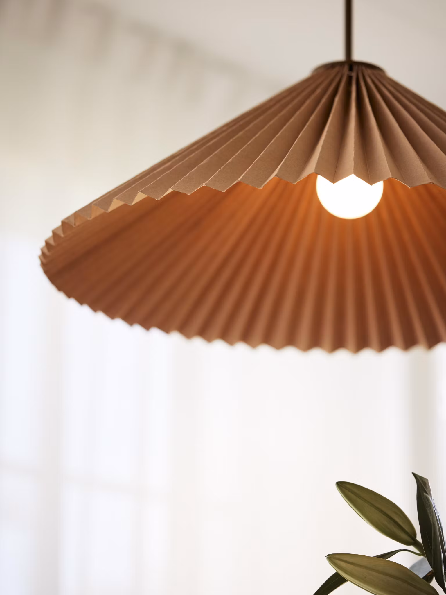 Dora taklampa Brun 60cm