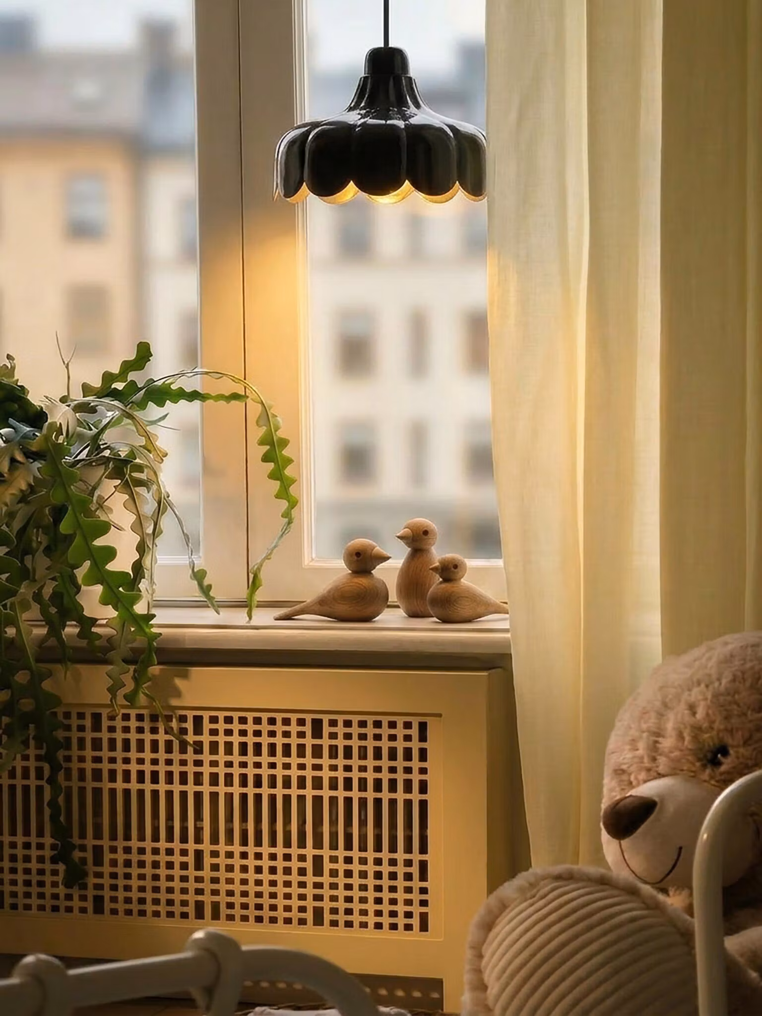 Wells tak/fönsterlam Svart/guld 24cm