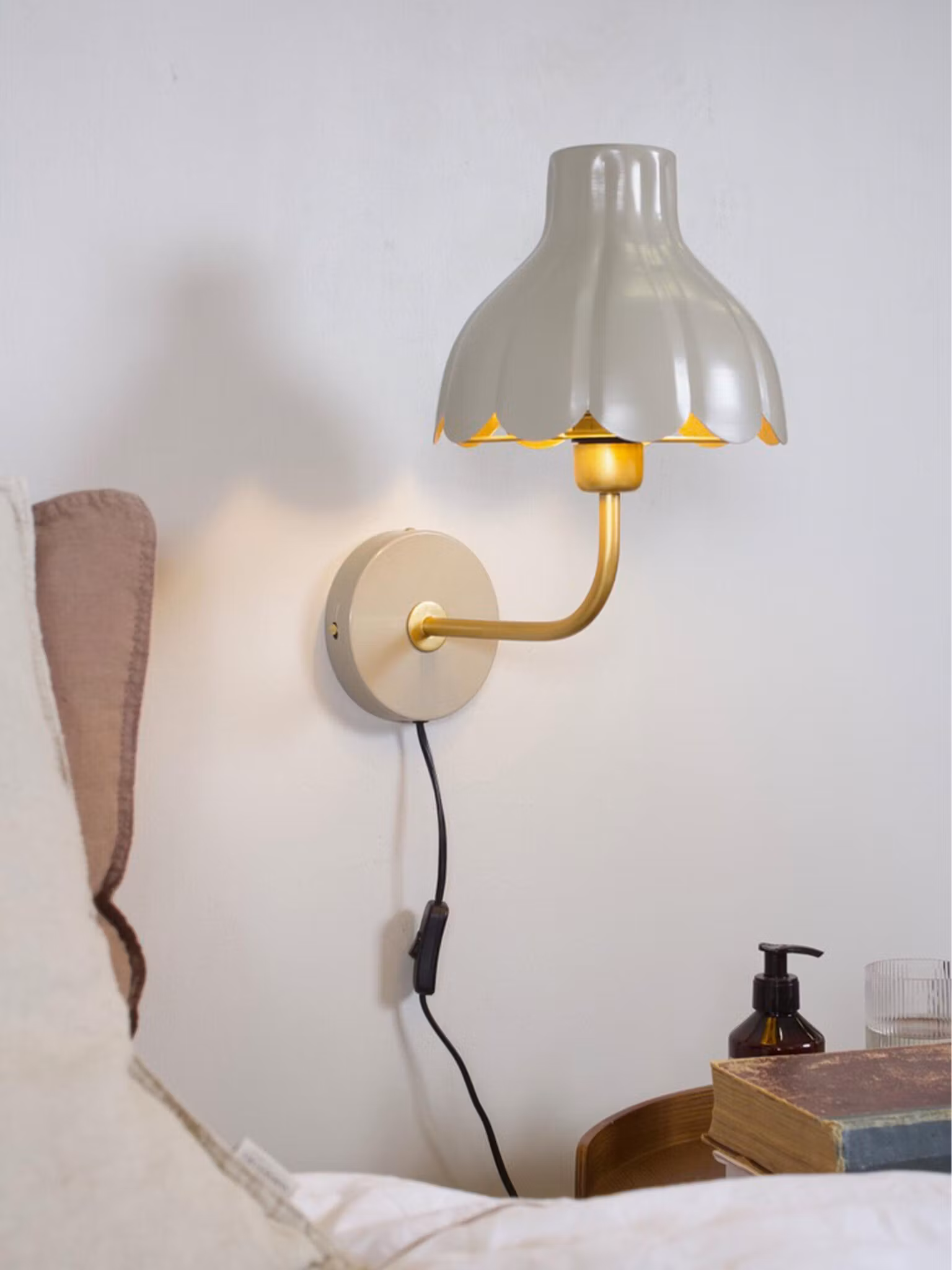 Wells vägglampa Beige/guld 21cm