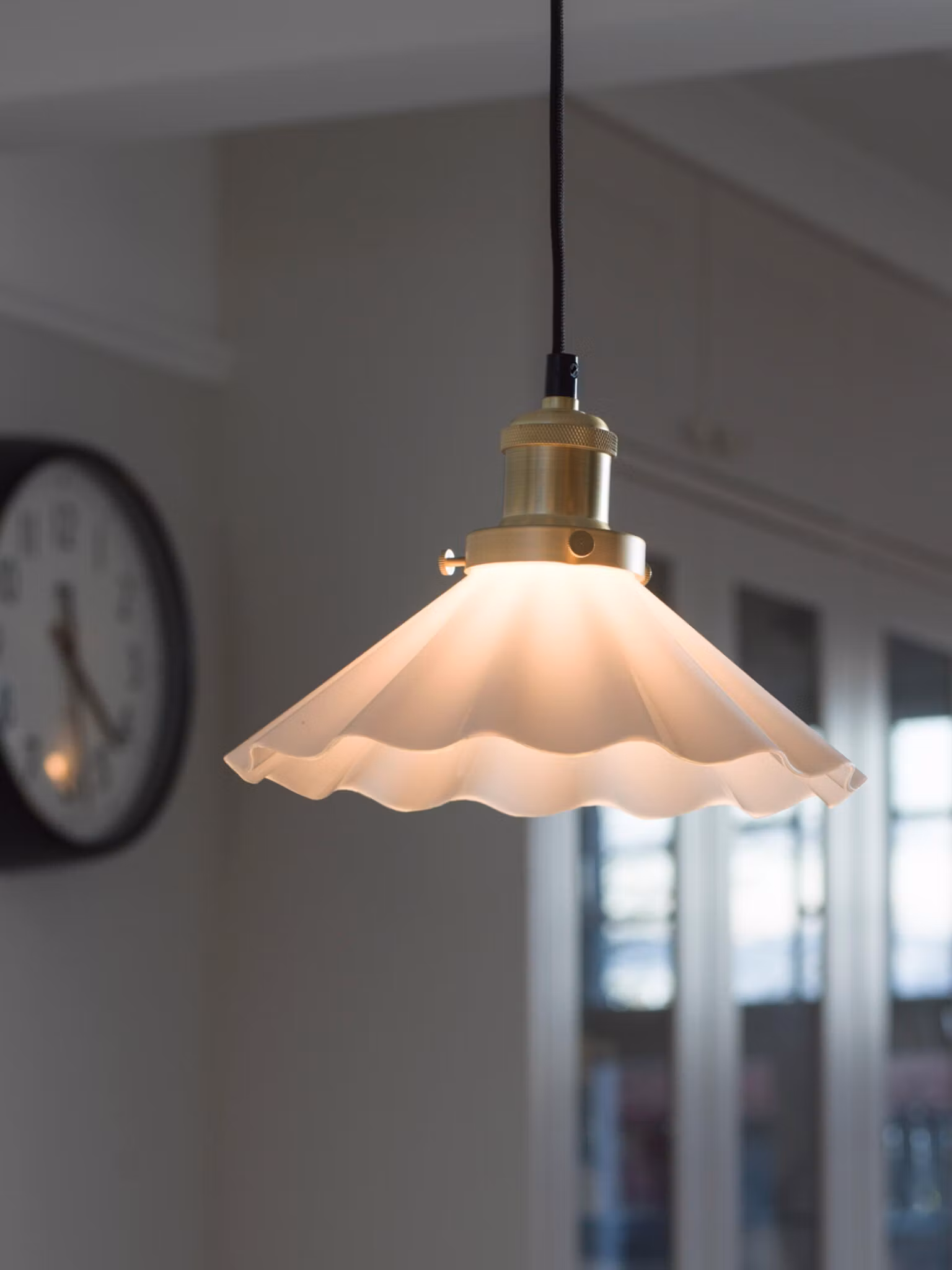 August Fönsterlampa Opal veckad 25cm