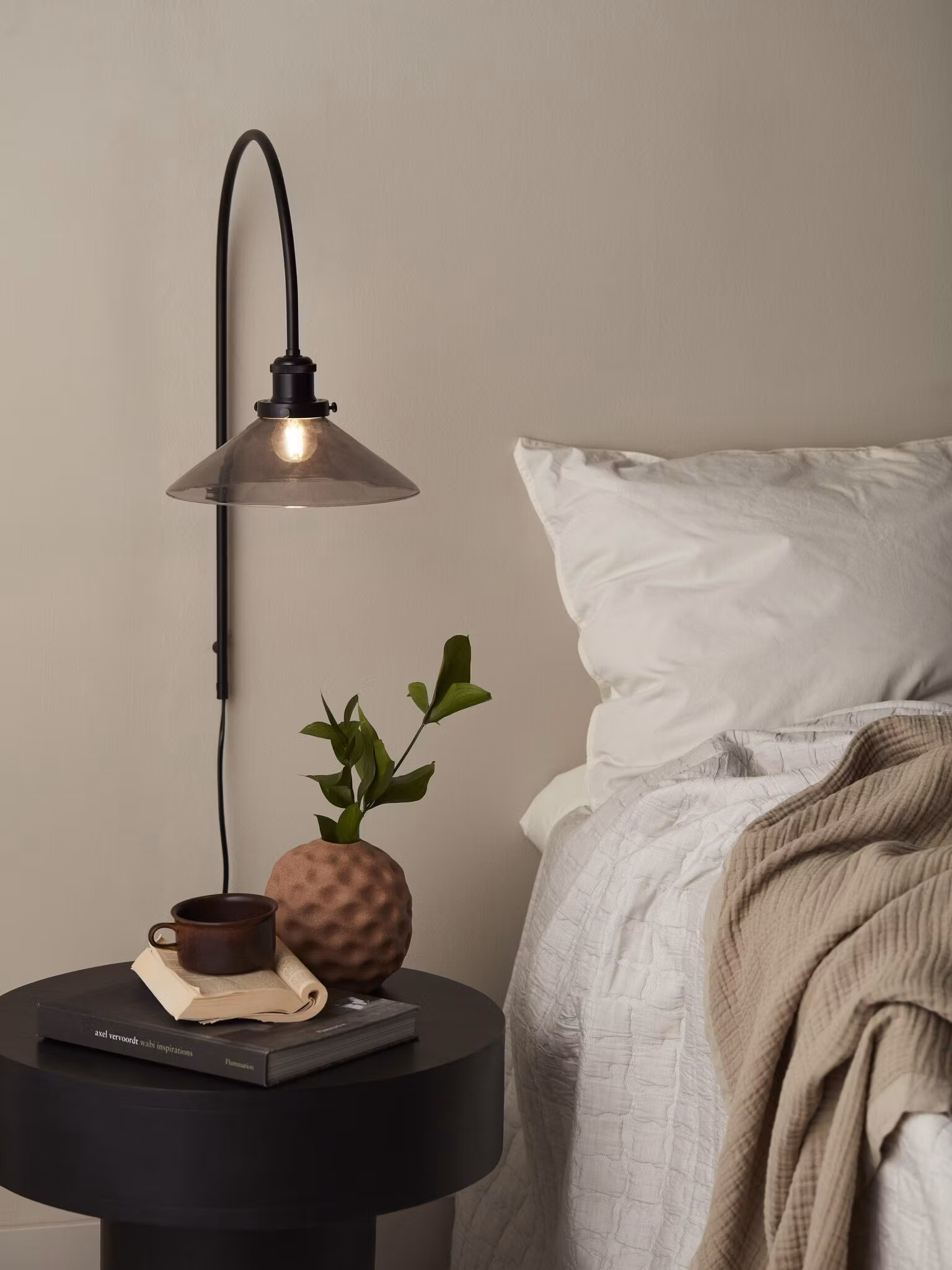 August Vägglampa Svart 25cm