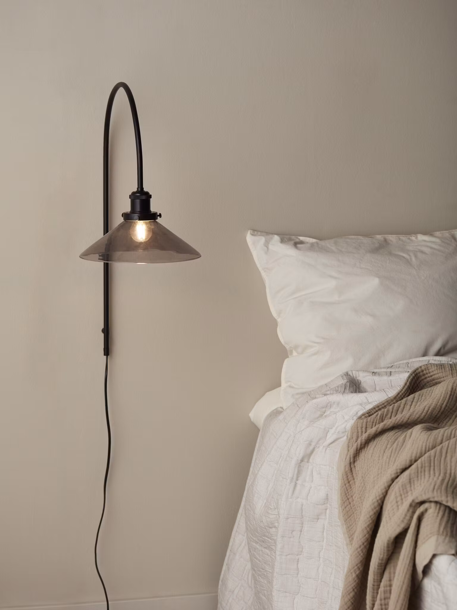 August Vägglampa Svart 25cm