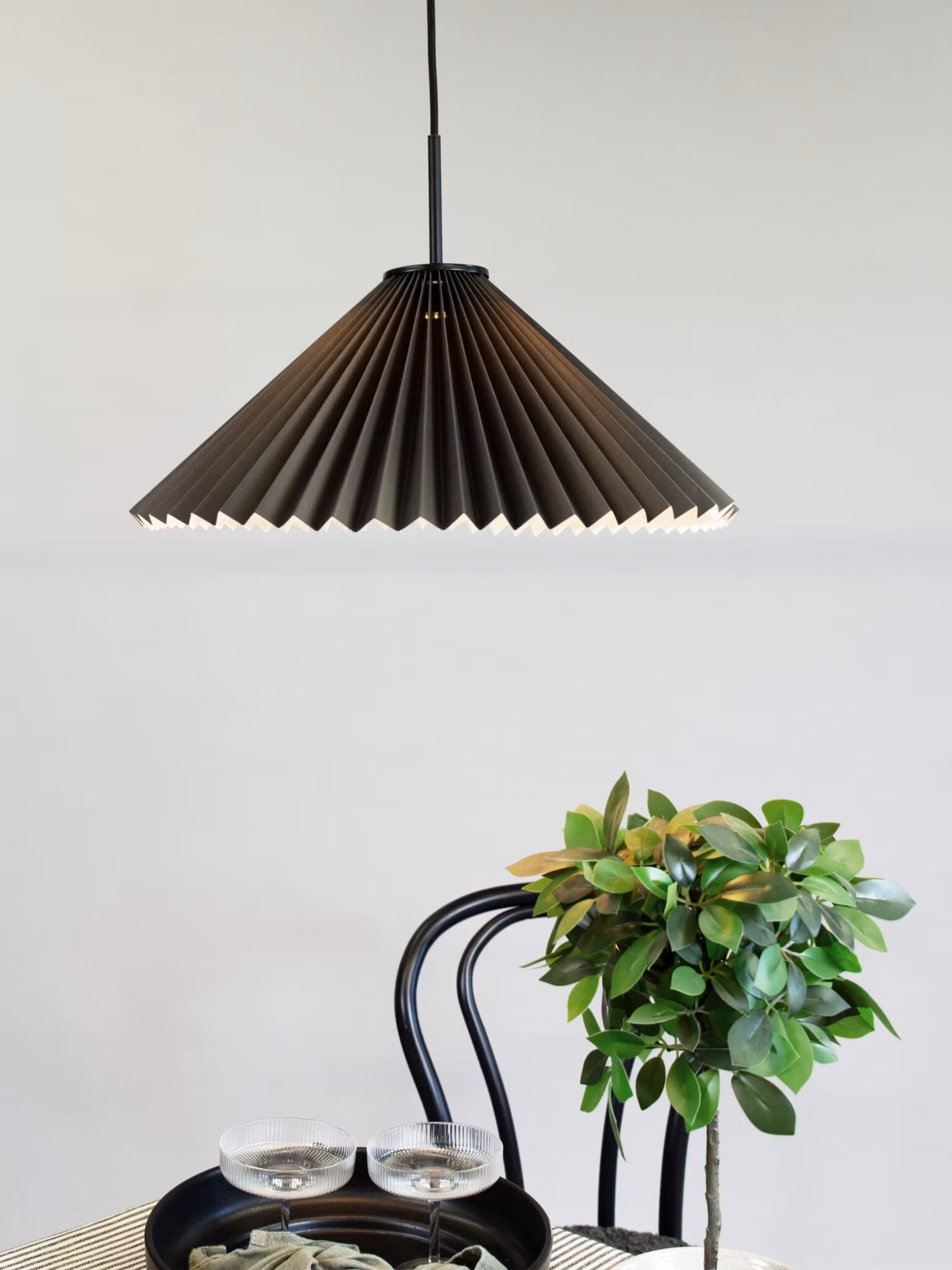 Polly Taklampa Svart 45cm