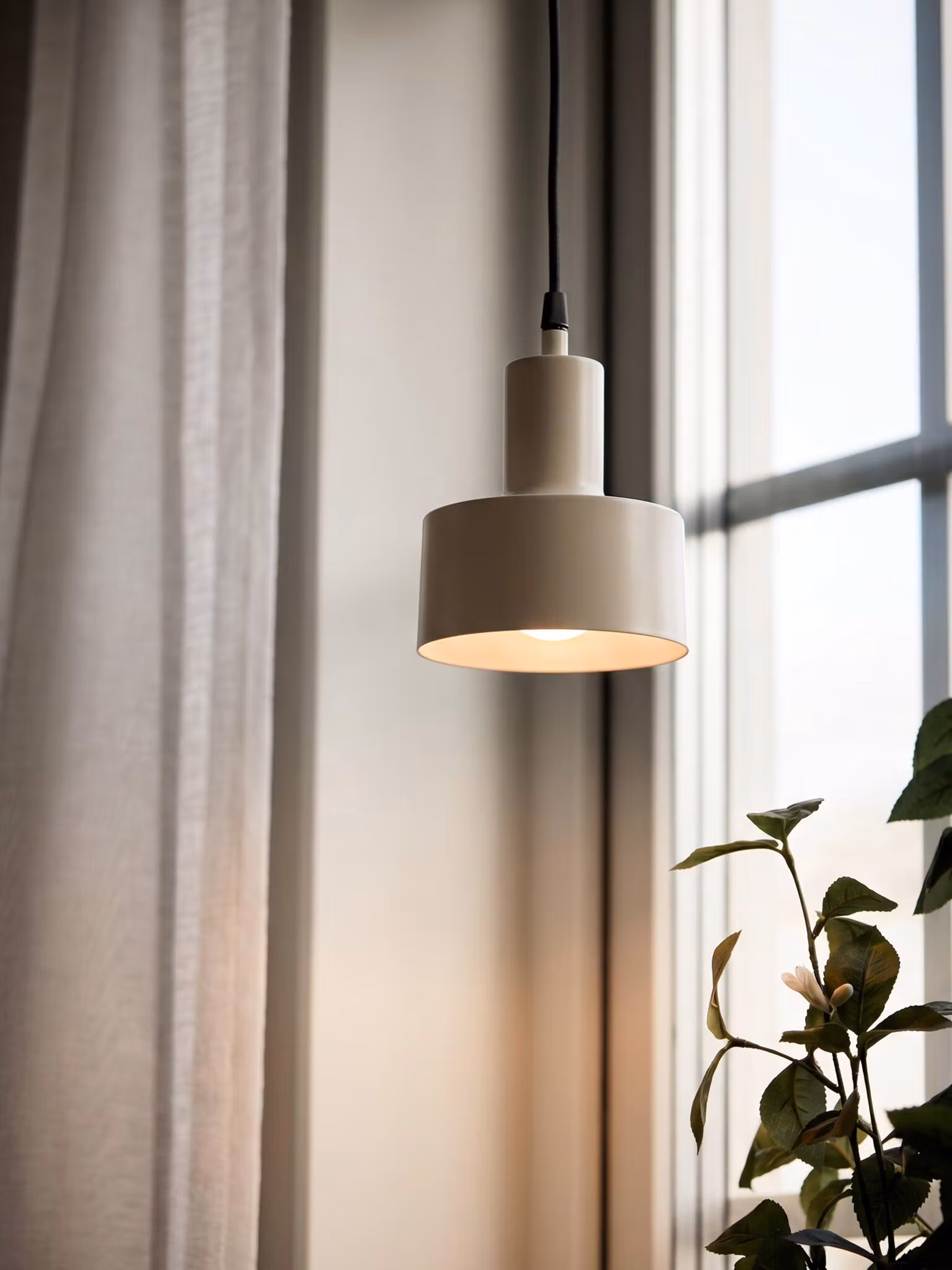 Solo fönsterlampa Matt beige 13cm