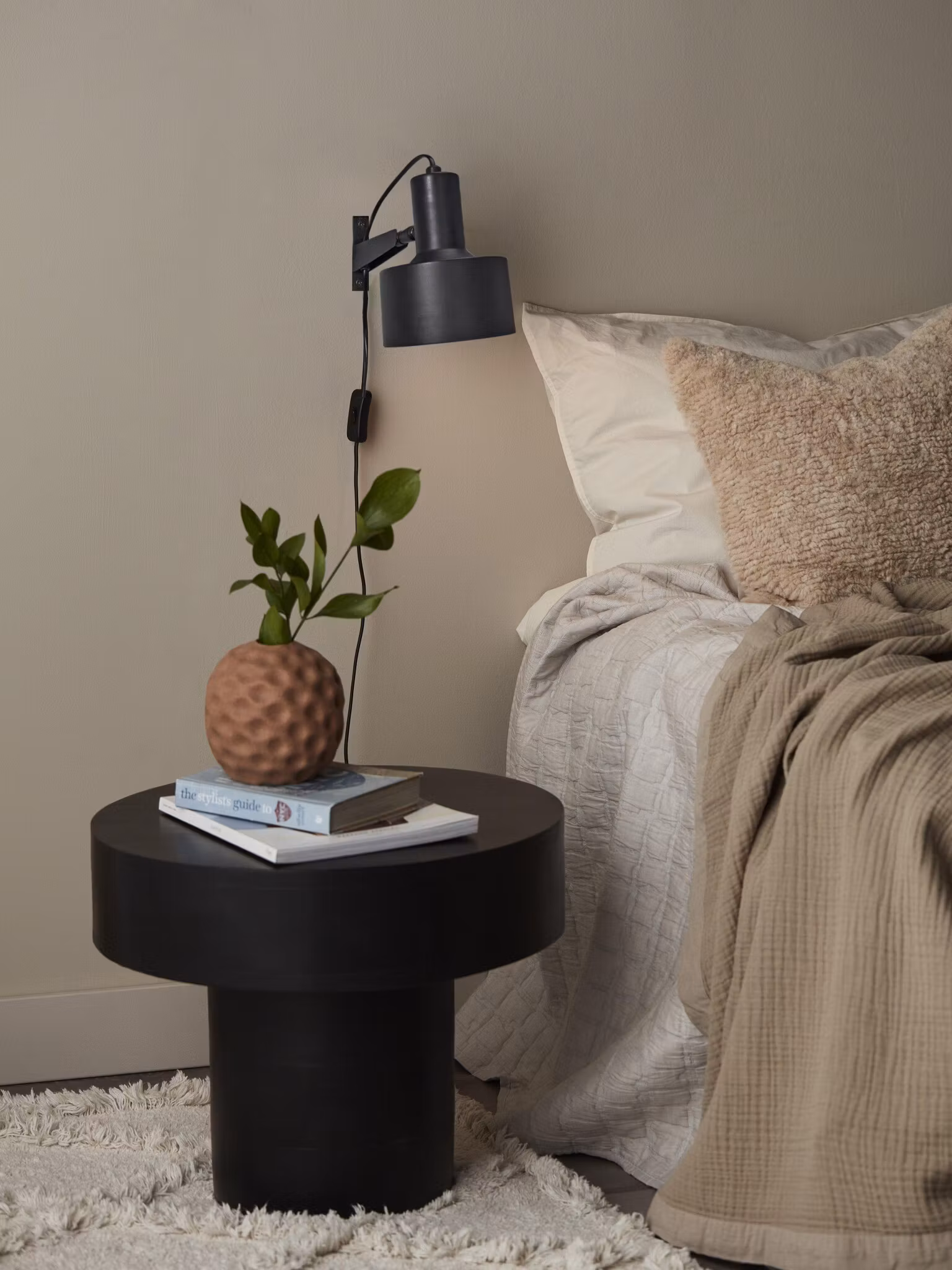 Solo vägglampa Matt svart 23cm