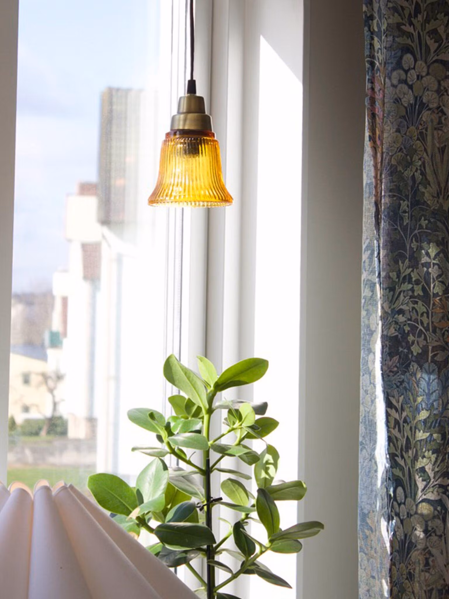 Emmi fönsterlampa Amber/brass 12cm