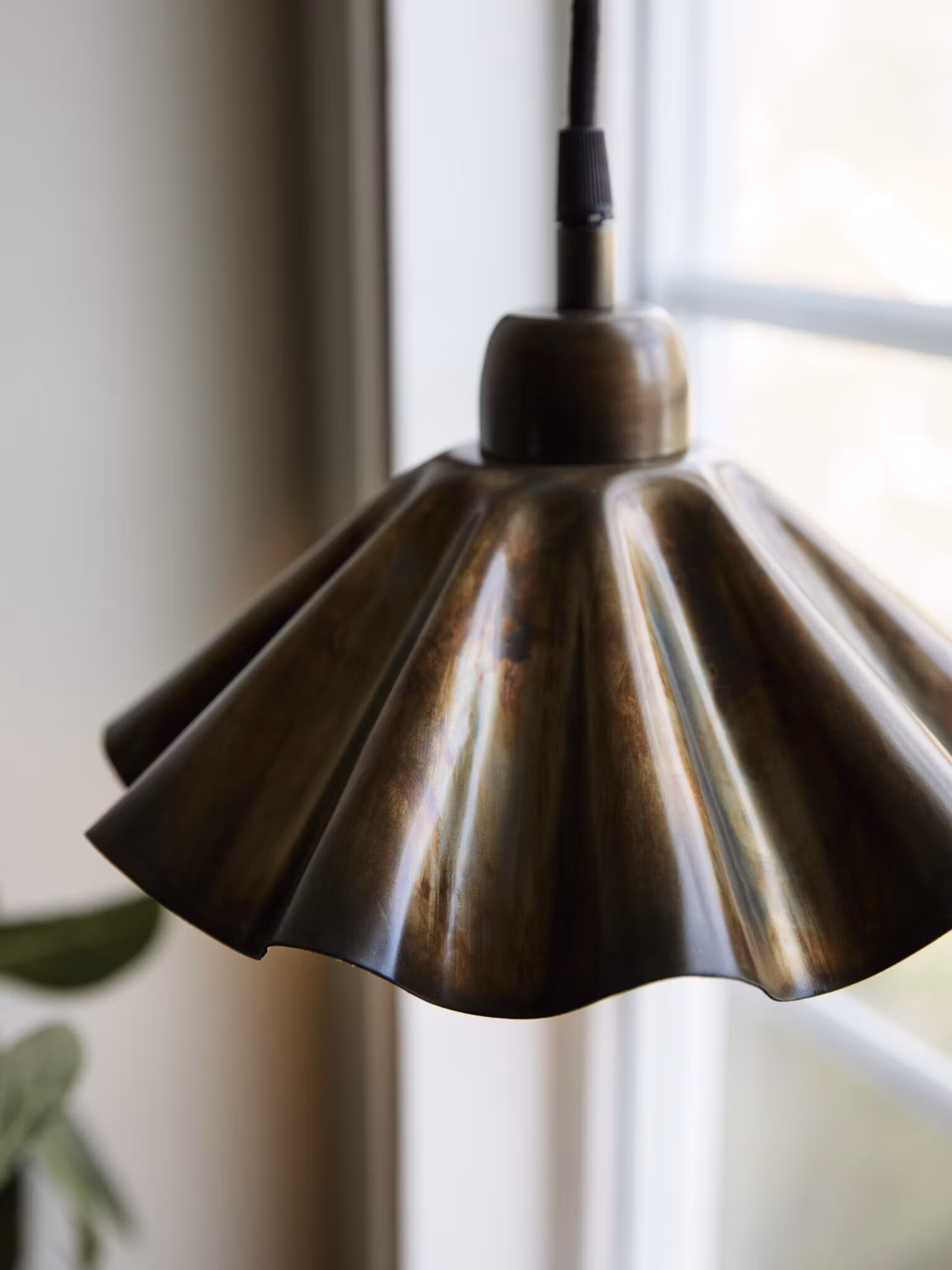 Aira fönsterlampa Oil brass 25cm