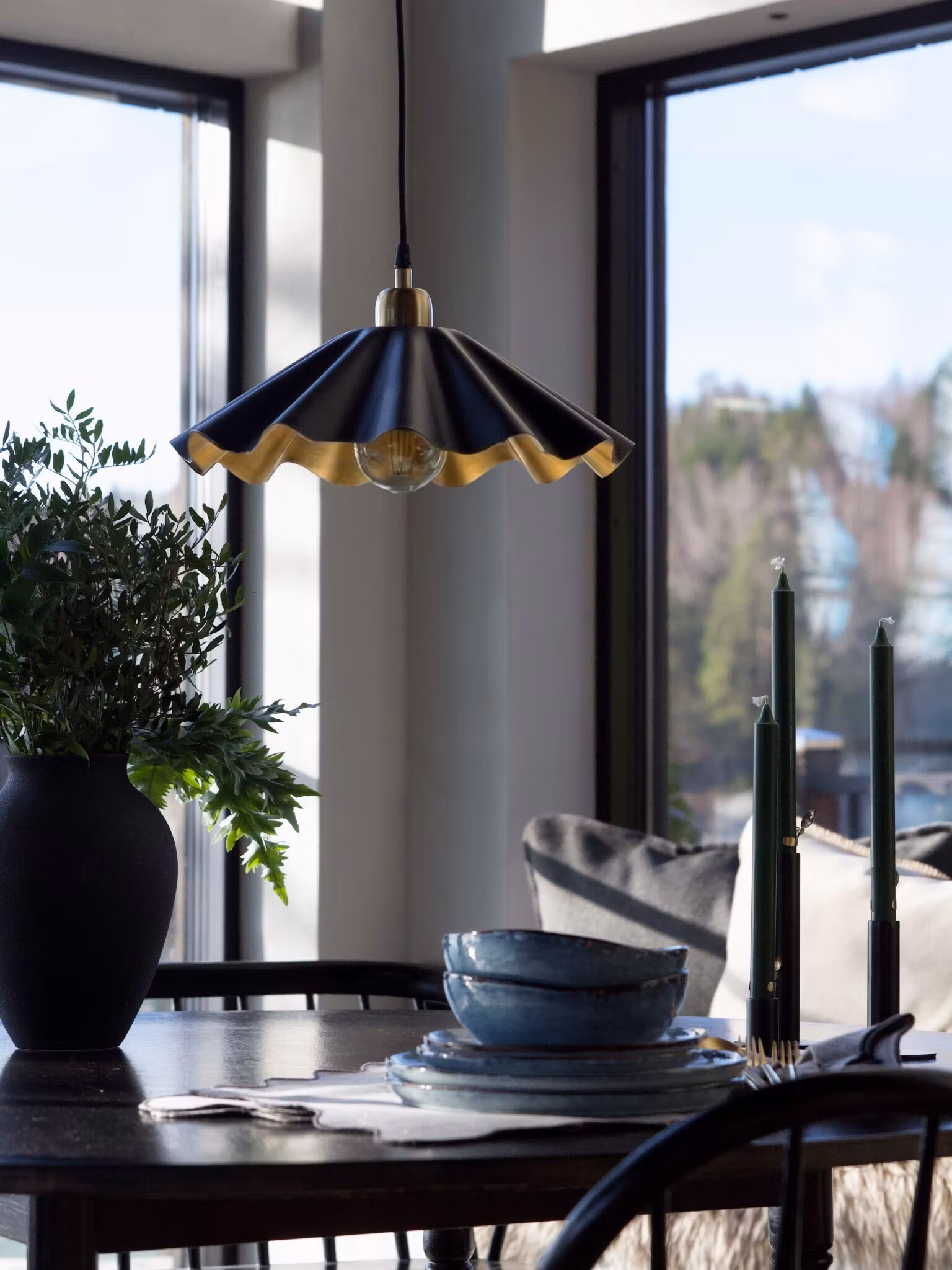 Aira taklampa Svart/Mässing 51cm