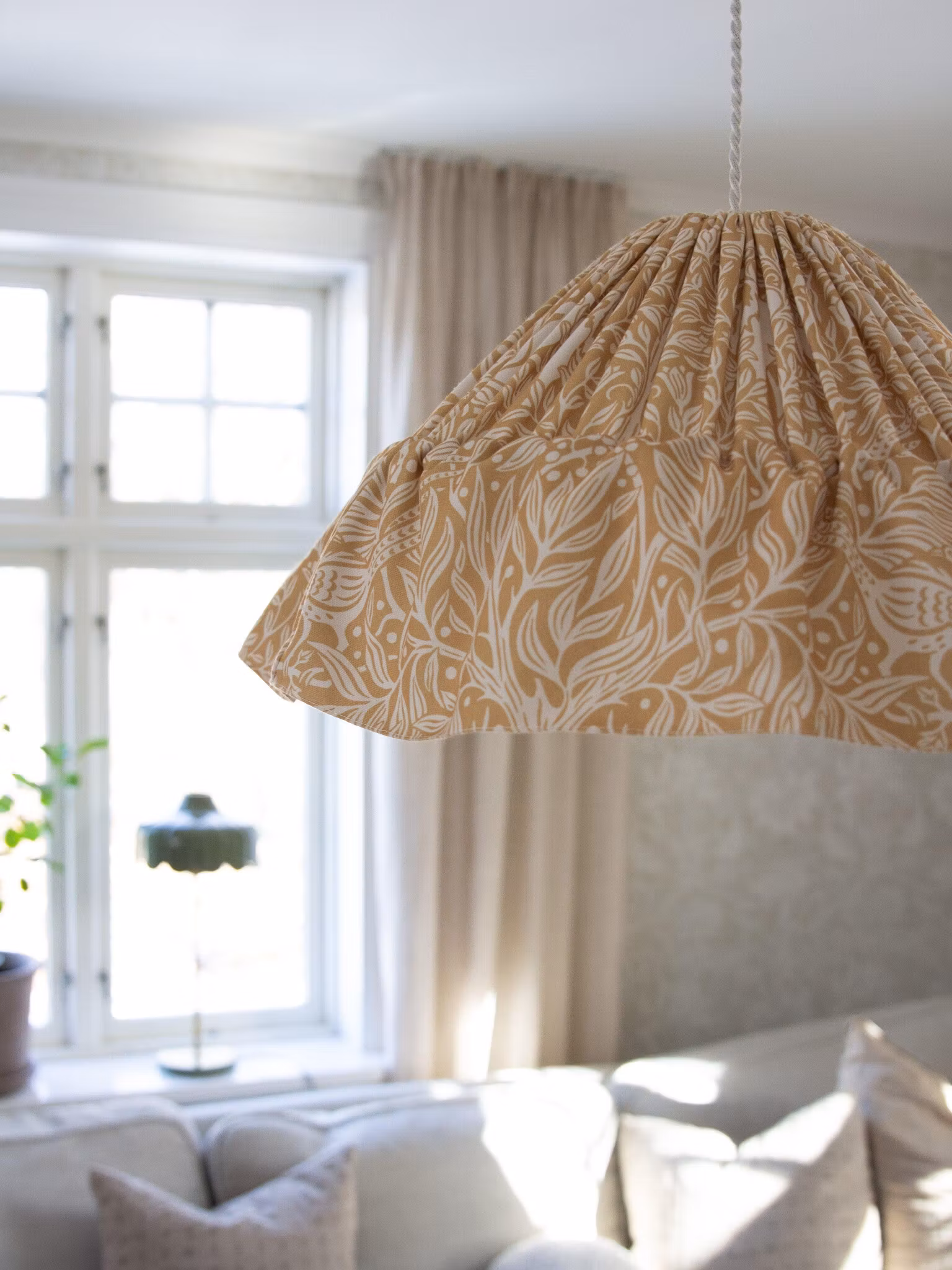 Stina Taklampa Eldertree Gul 40cm