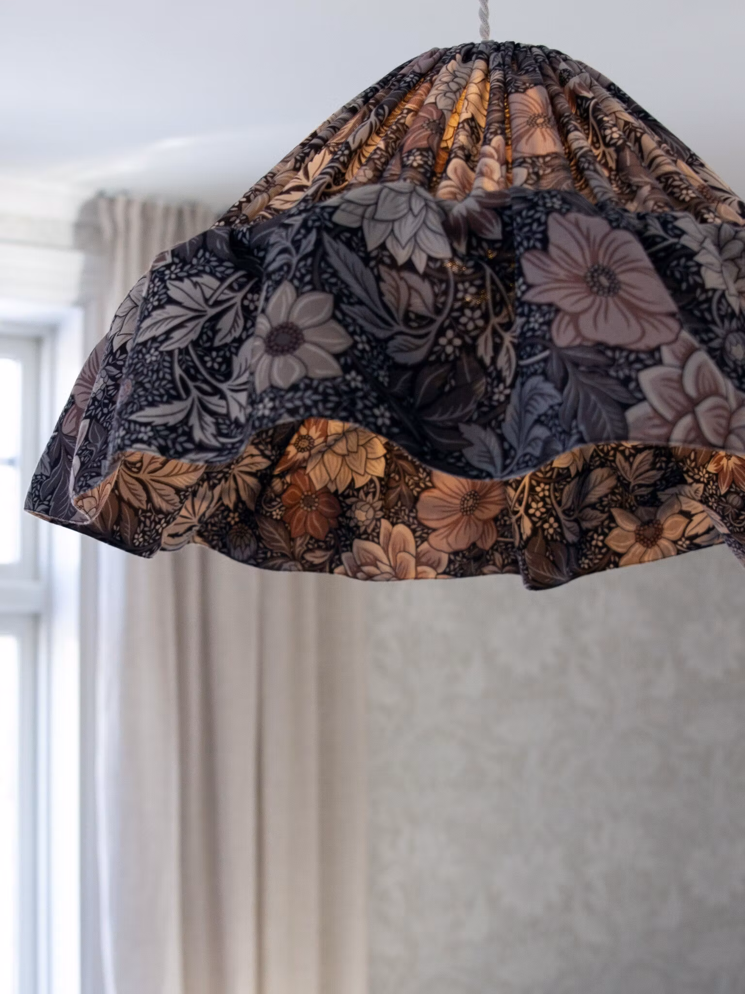Stina Taklampa Dahlia Brun 40cm