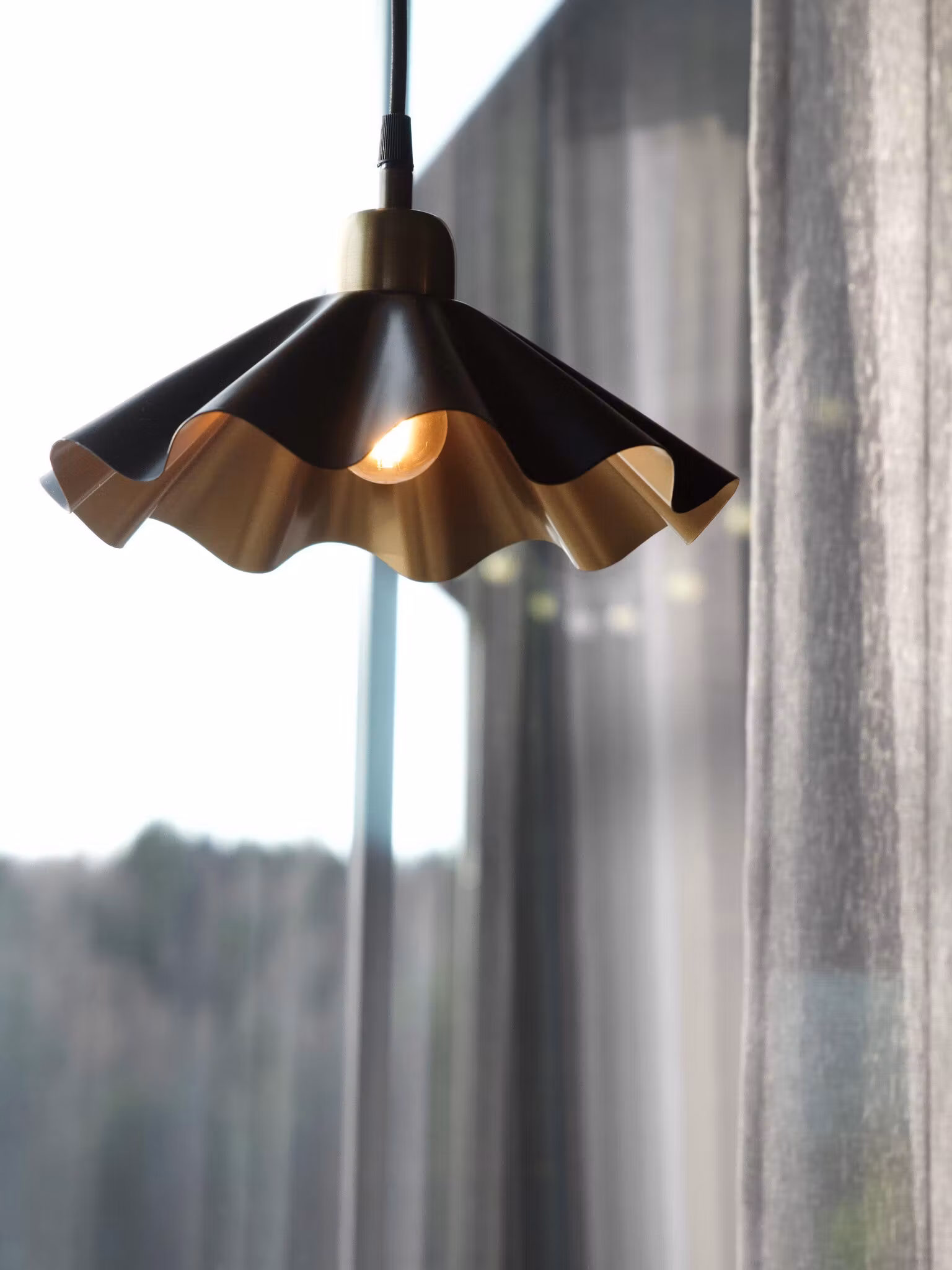 Aira fönsterlampa Svart/Mässing 25cm