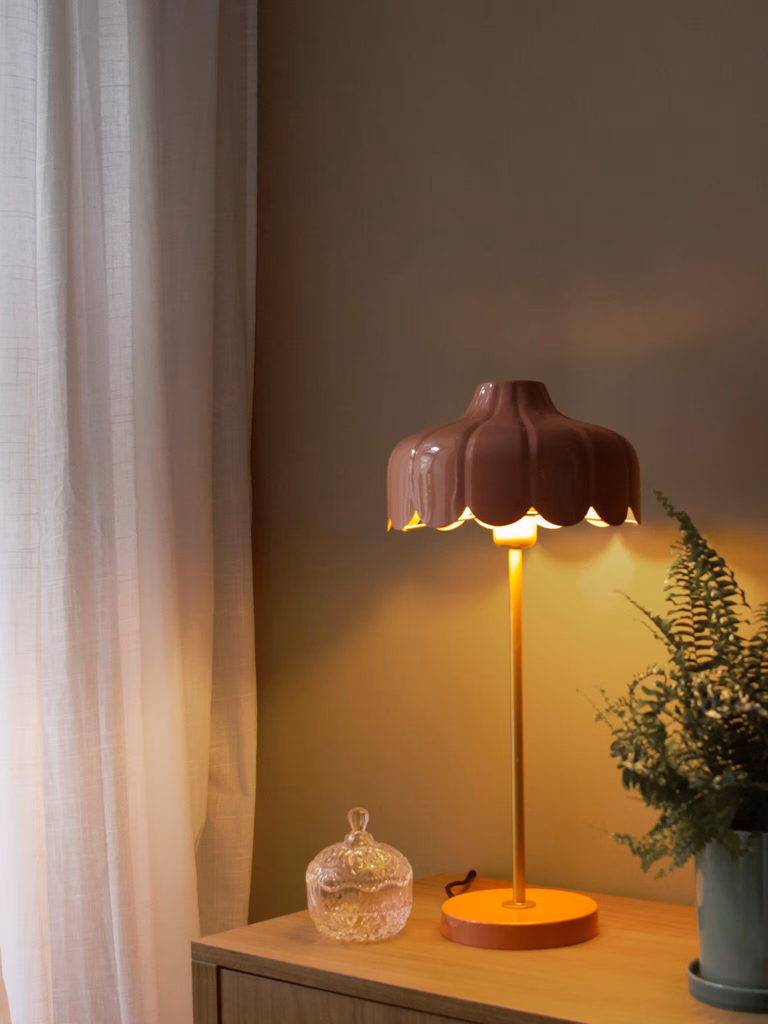 Wells bordslampa Mellanrosa/guld 50cm