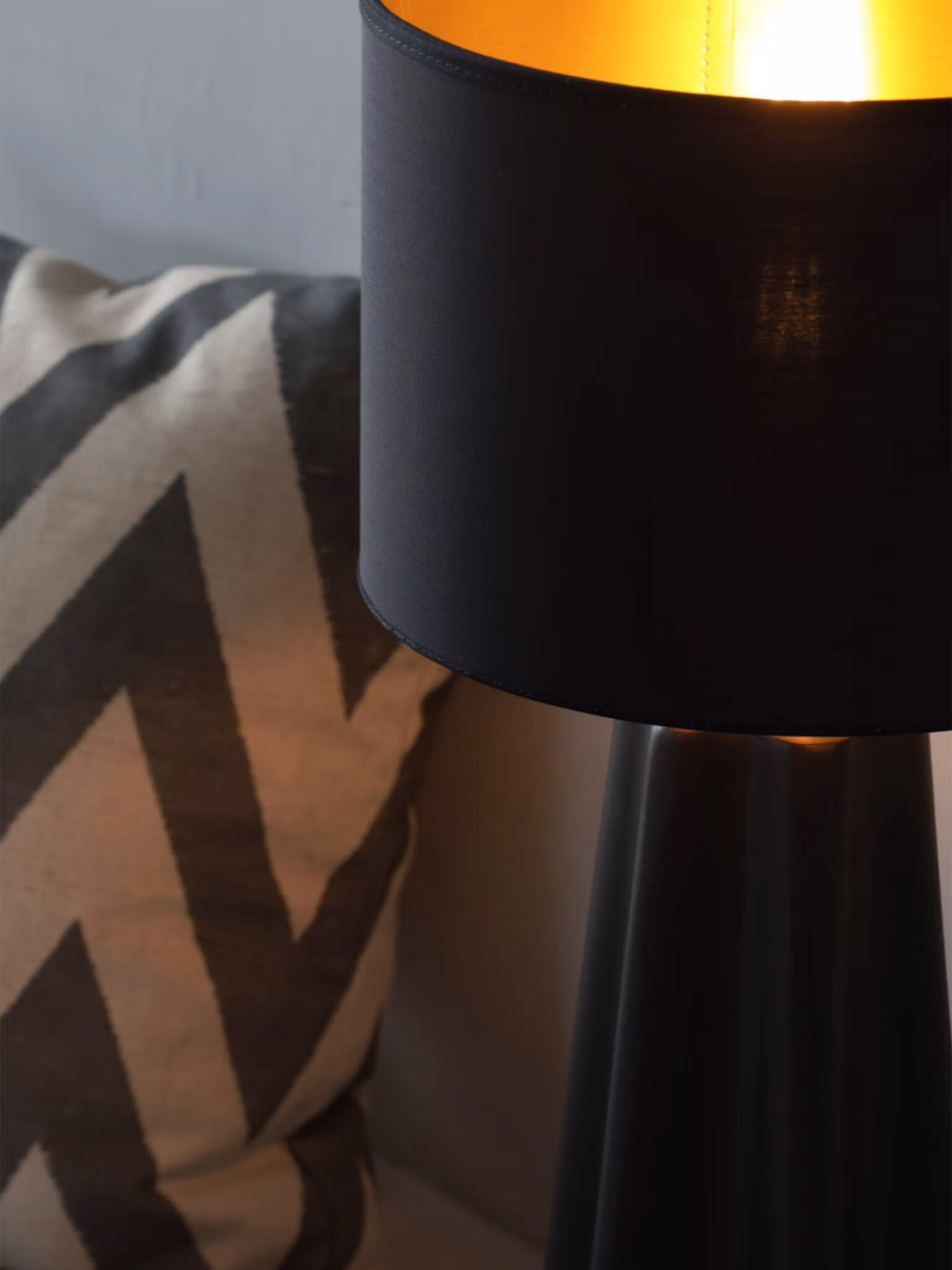 Aira lampfot Svart/Mässing 44cm