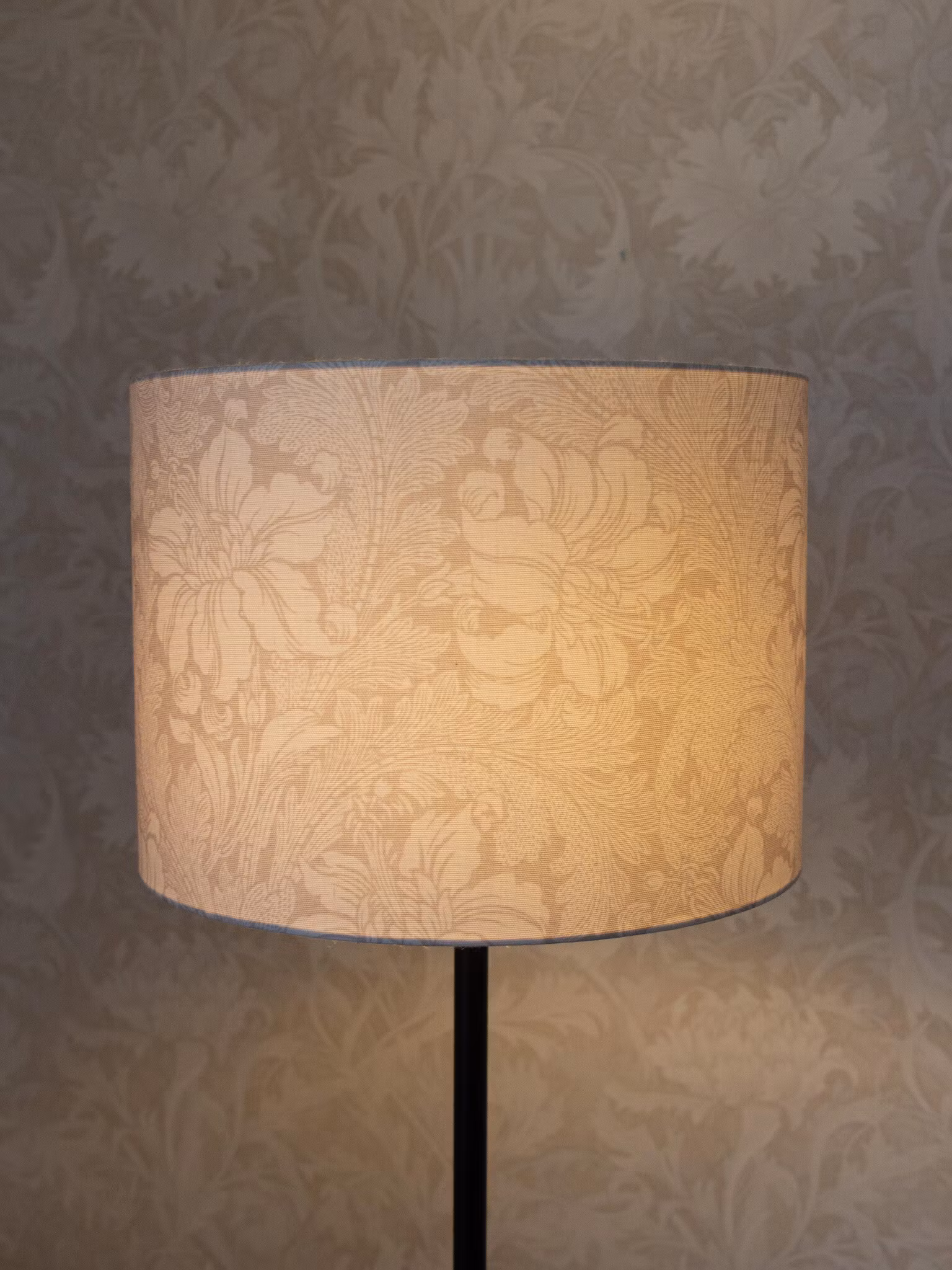 Amy Golv Svart Acanthus 25cm