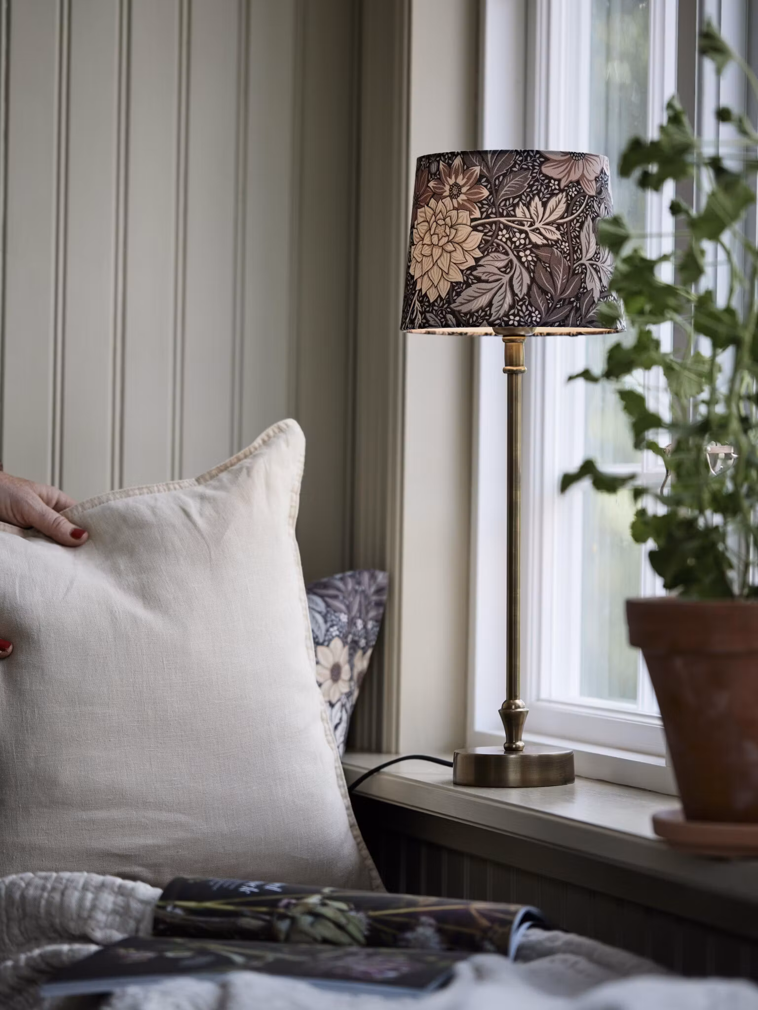 Liam bordslampa Dahlia Brun