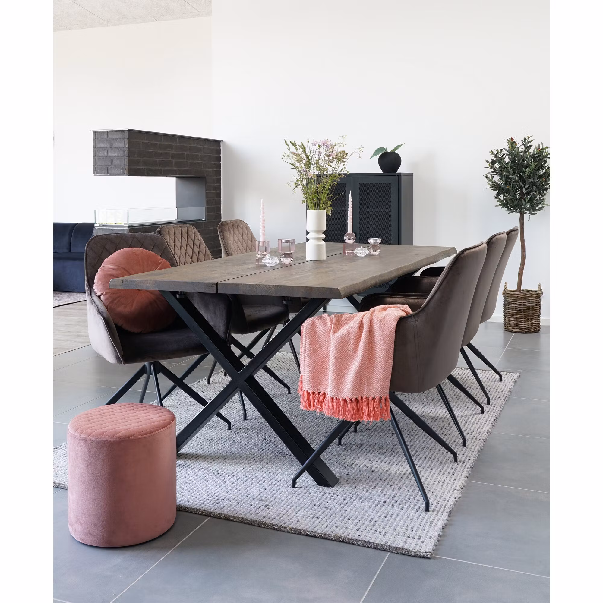 Harbo Dining Chair with swivel