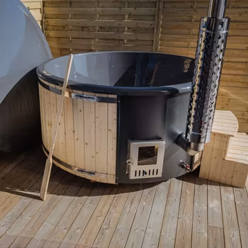 Vedeldad badtunna i XL-storlek med integrerad rostfri vedkamin Ø225cm