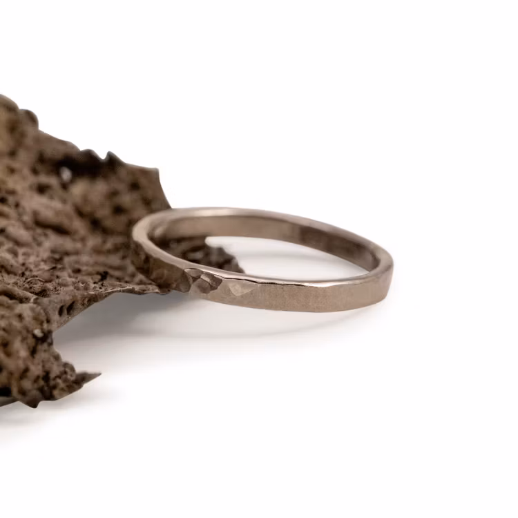 18k 2.5 mm Hammered Recycled Gold