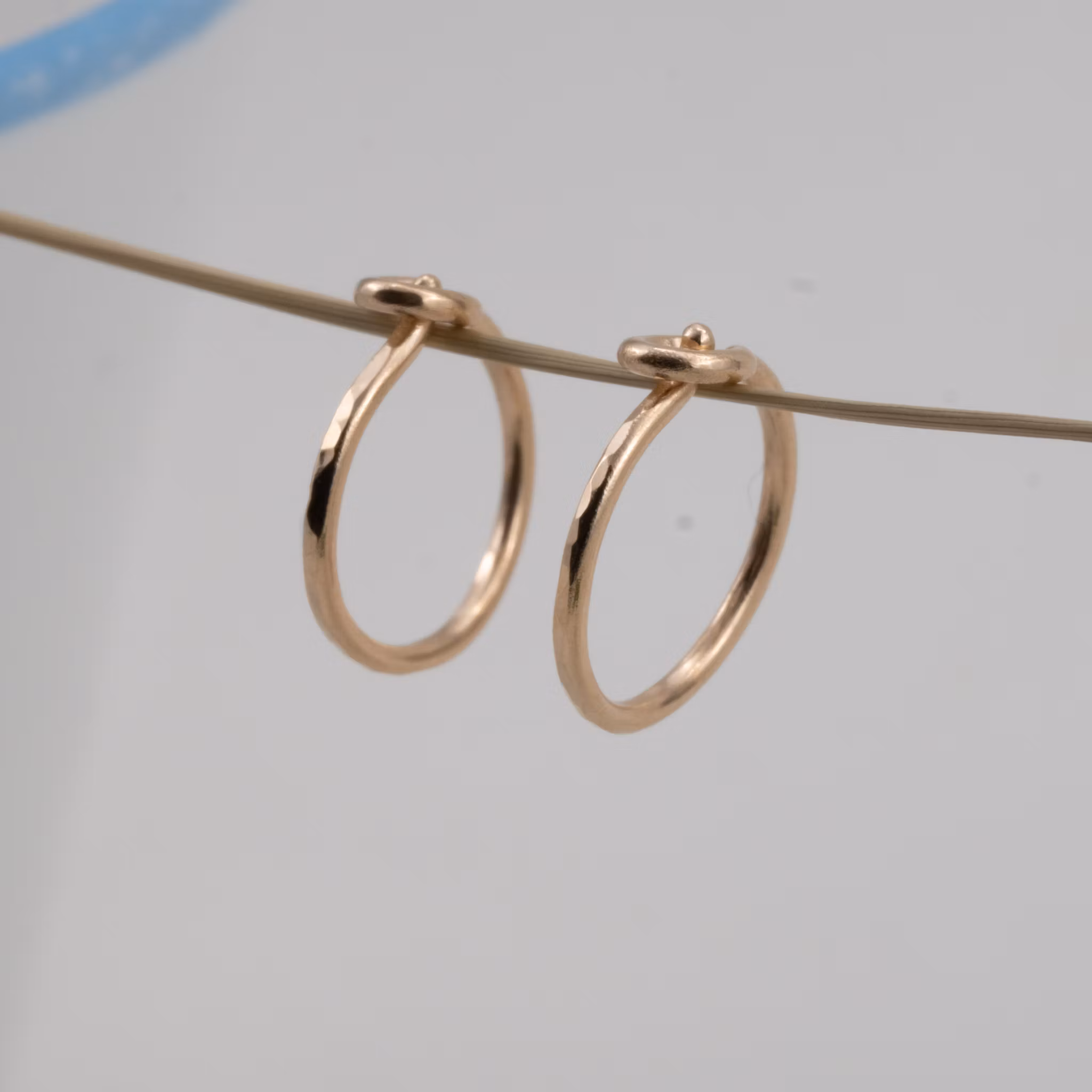 18K Mini Hoops gerecycled goud