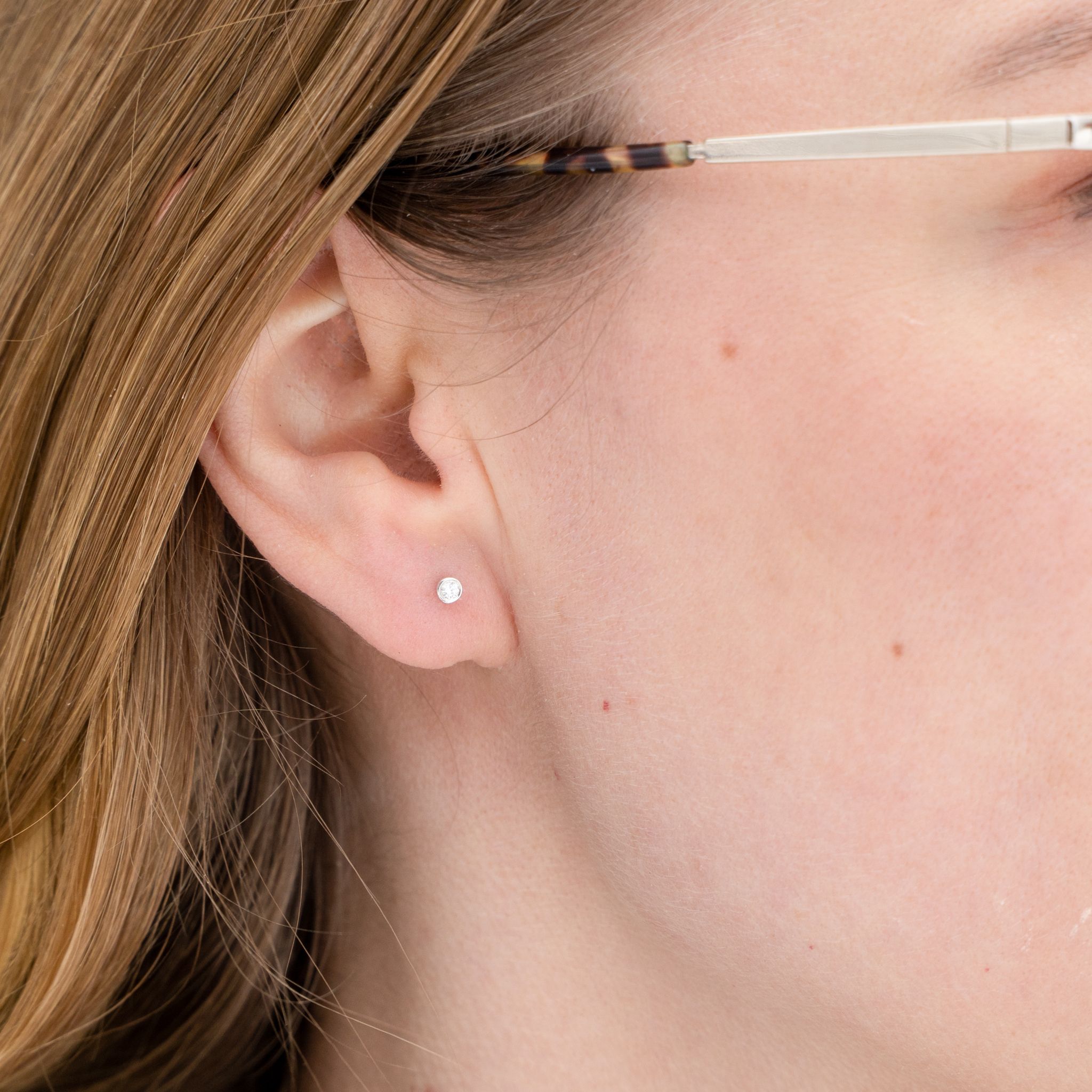 Lab-grown Emerald Comfort Earrings Recycled Silver