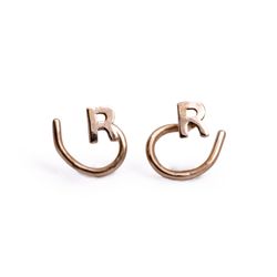 18K Mini Letters - Comfort Earrings in Recycled Gold
