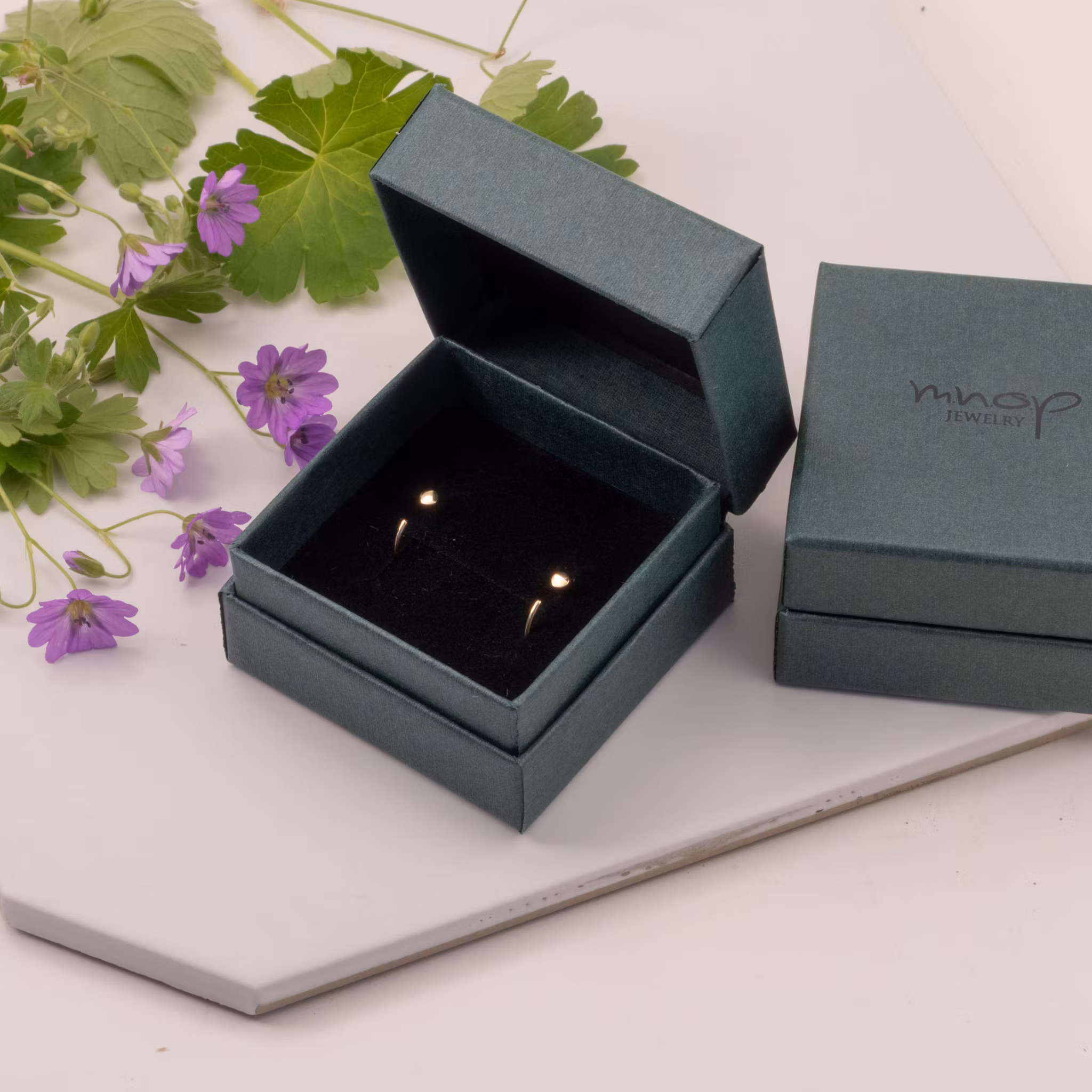 18k Frö Mini Huggies - oorbellen van gerecycled goud