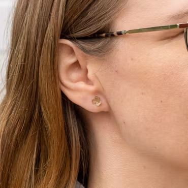 18K Three-Leaf Clover Comfort - Earrings in Recycled Gold