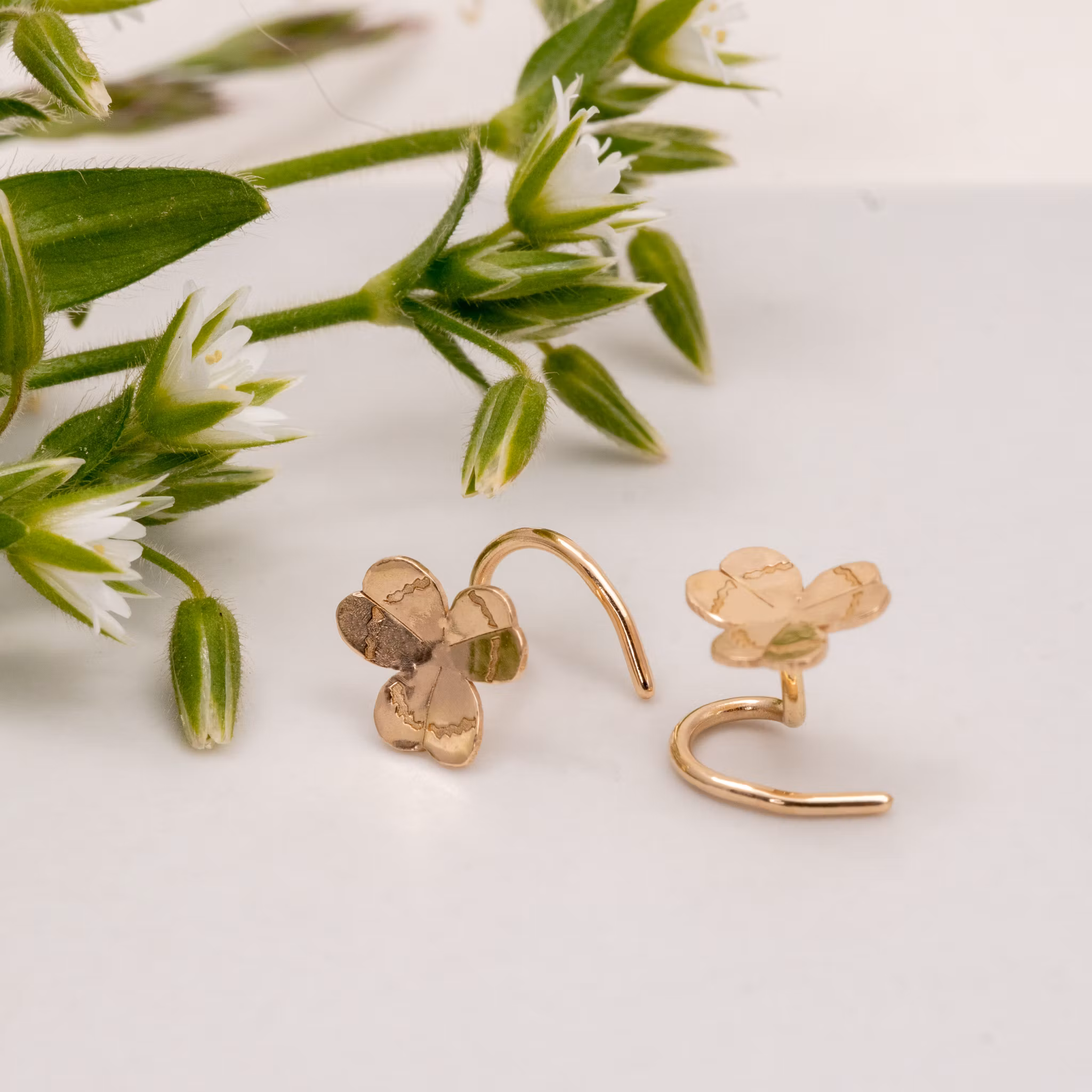 18K Three-Leaf Clover Comfort - Earrings in Recycled Gold