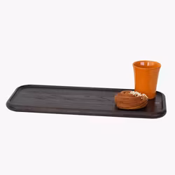 Bricka i svartbetsad och oljad ek