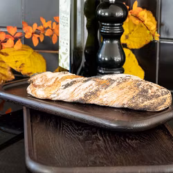 Bricka i svartbetsad och oljad ek